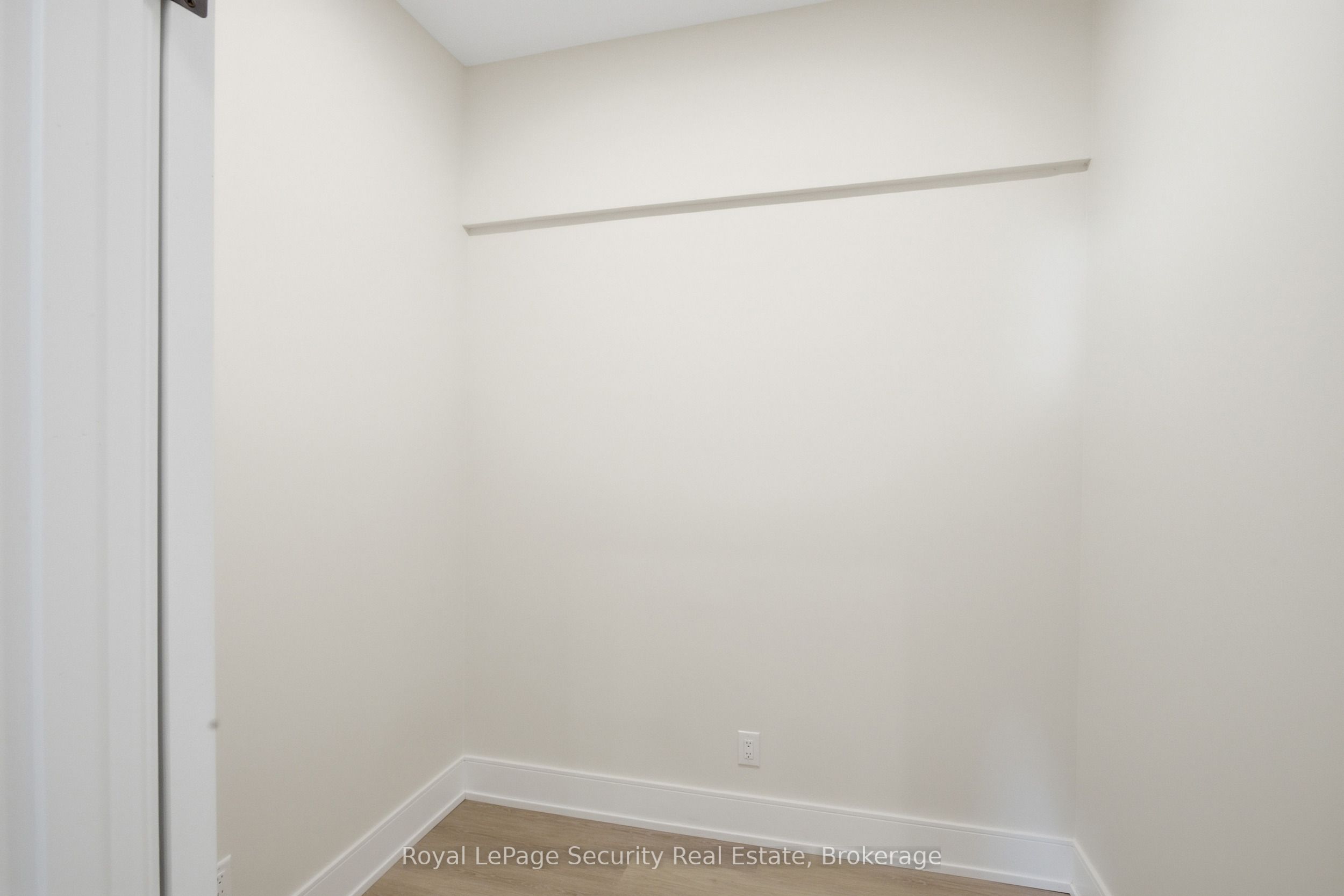 Photo 39 of Unit B, 185 Main Street, King, Schomberg — HOMEH