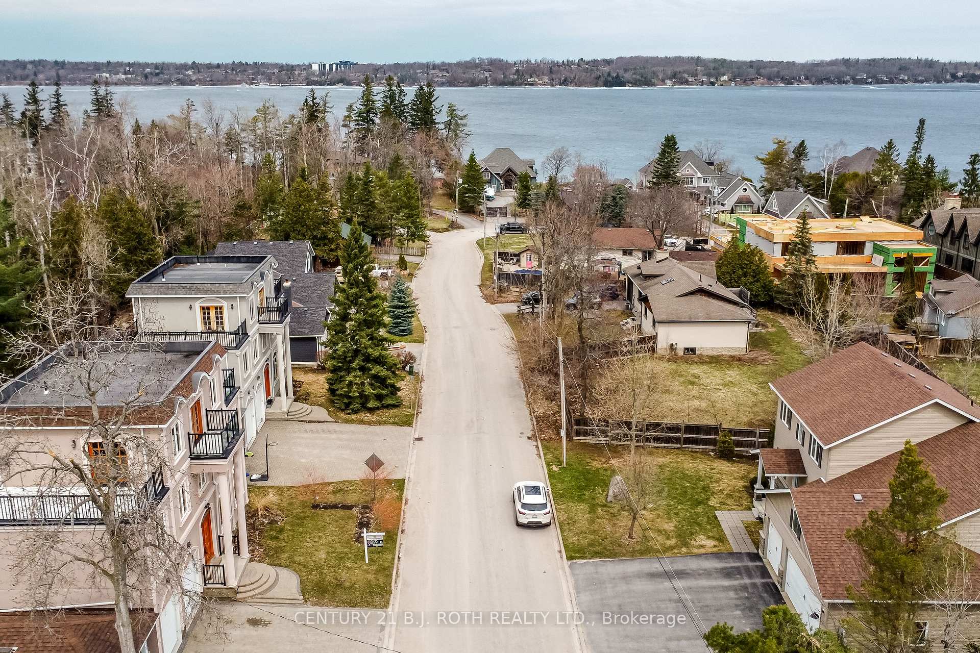 Photo 3 of 16 Gray Lane, Barrie, South Shore — HOMEH