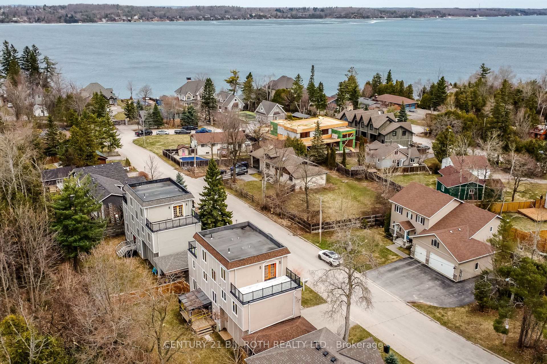 Photo 4 of 16 Gray Lane, Barrie, South Shore — HOMEH