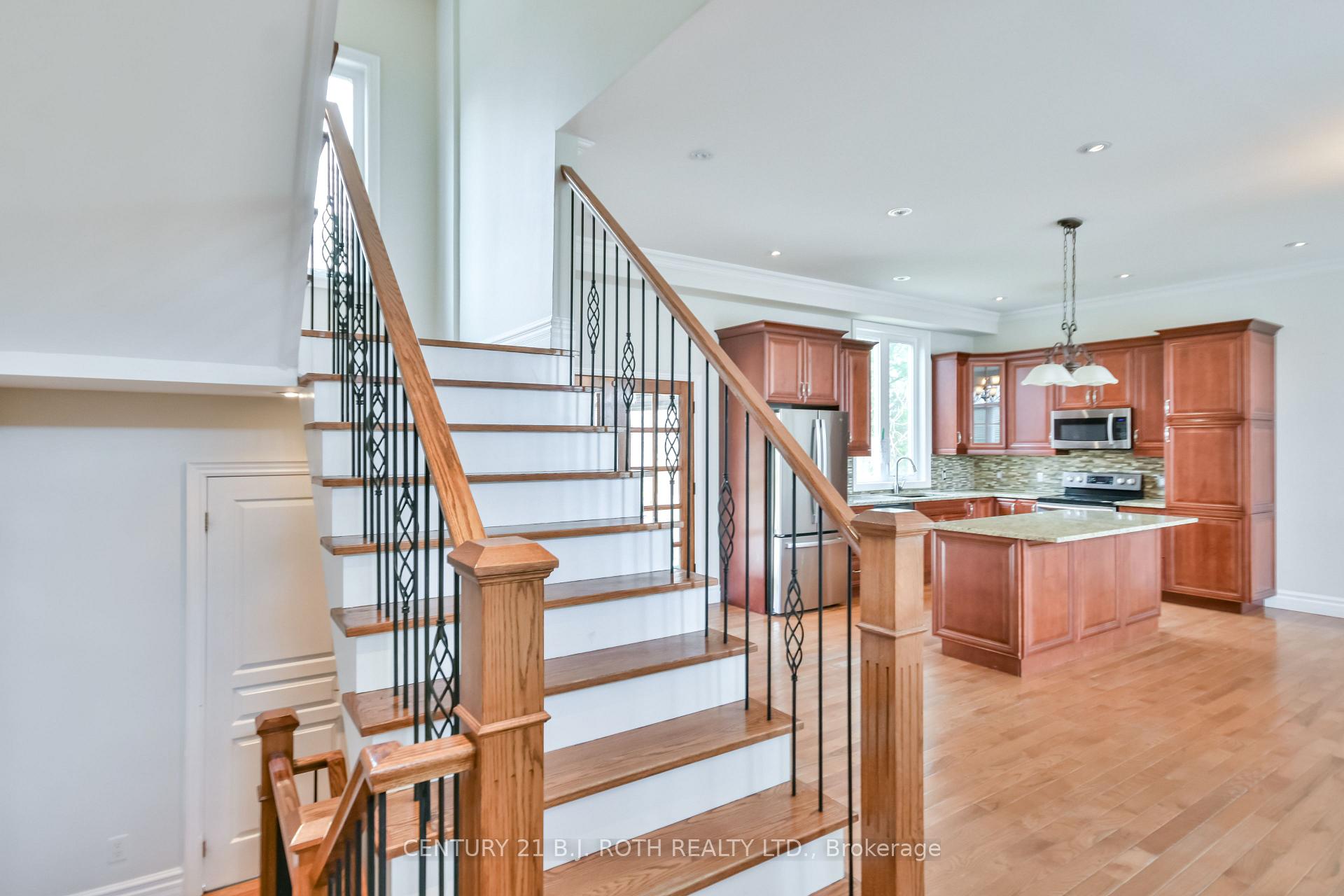 Photo 7 of 16 Gray Lane, Barrie, South Shore — HOMEH