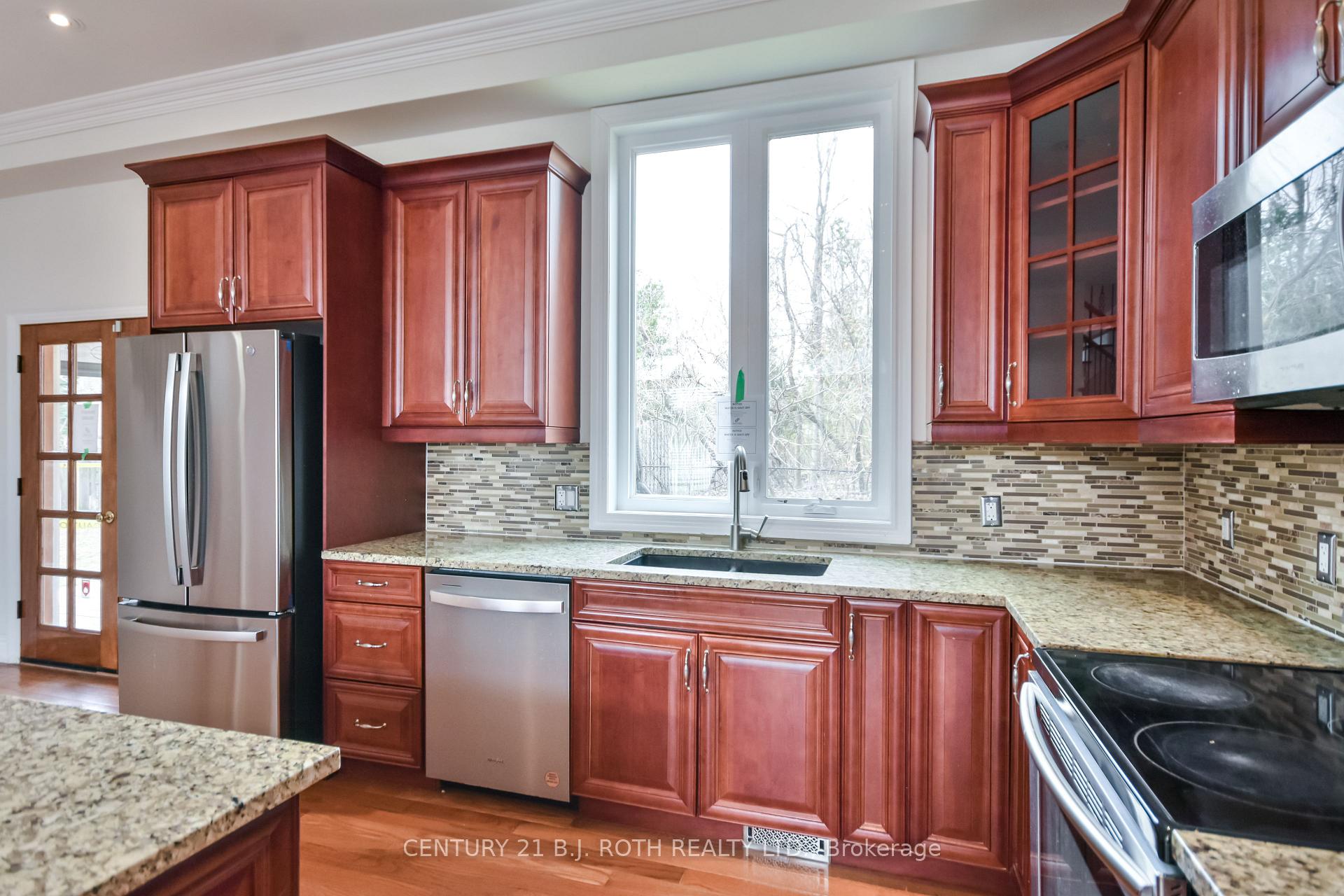 Photo 15 of 16 Gray Lane, Barrie, South Shore — HOMEH