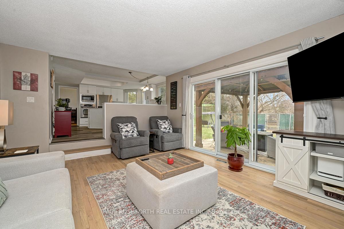 Photo 5 of 145 Thare Crescent, Ottawa, Barrhaven - Knollsbrook — HOMEH