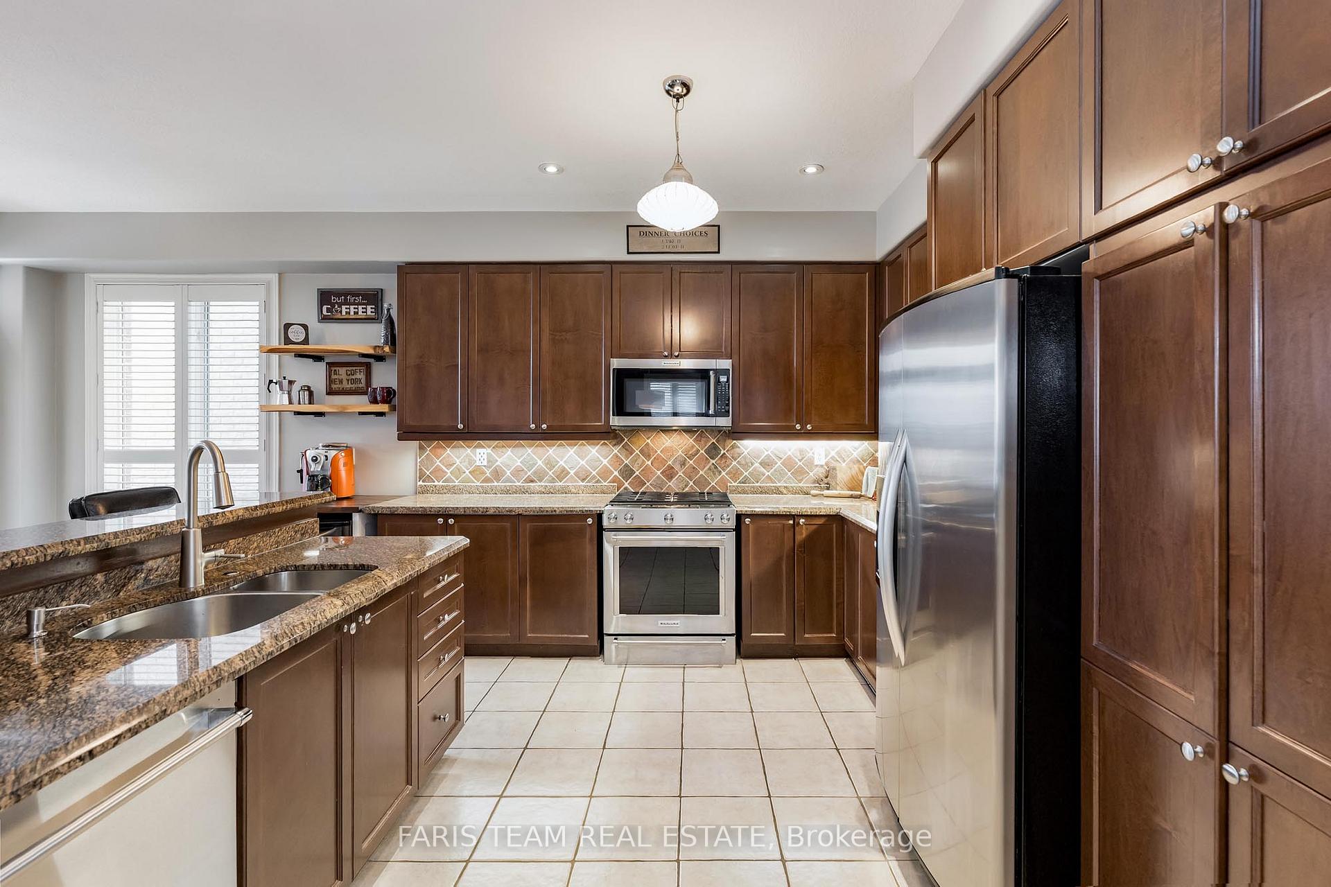 Photo 4 of 54 Parisian Crescent, Barrie, Innis-Shore — HOMEH