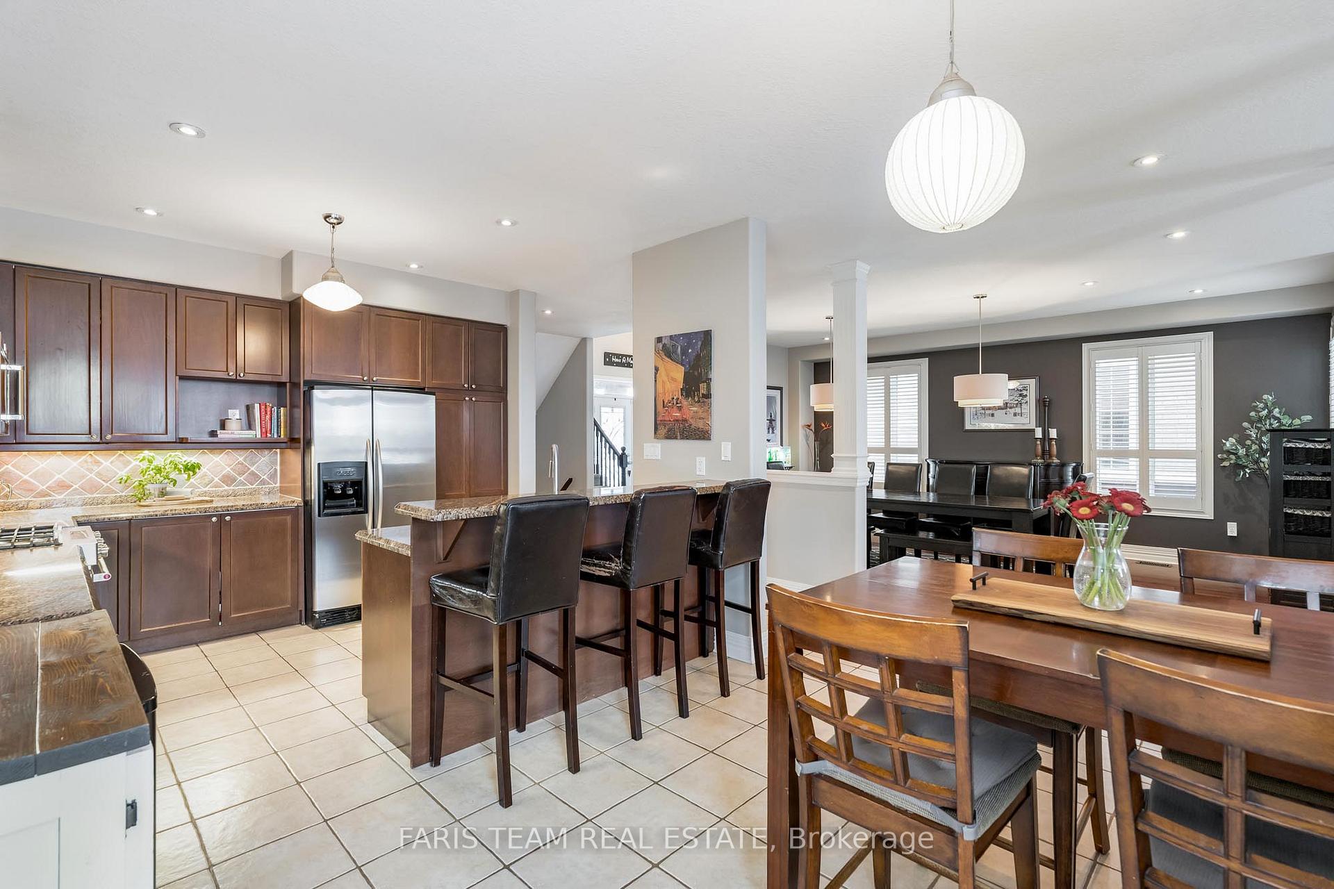 Photo 6 of 54 Parisian Crescent, Barrie, Innis-Shore — HOMEH