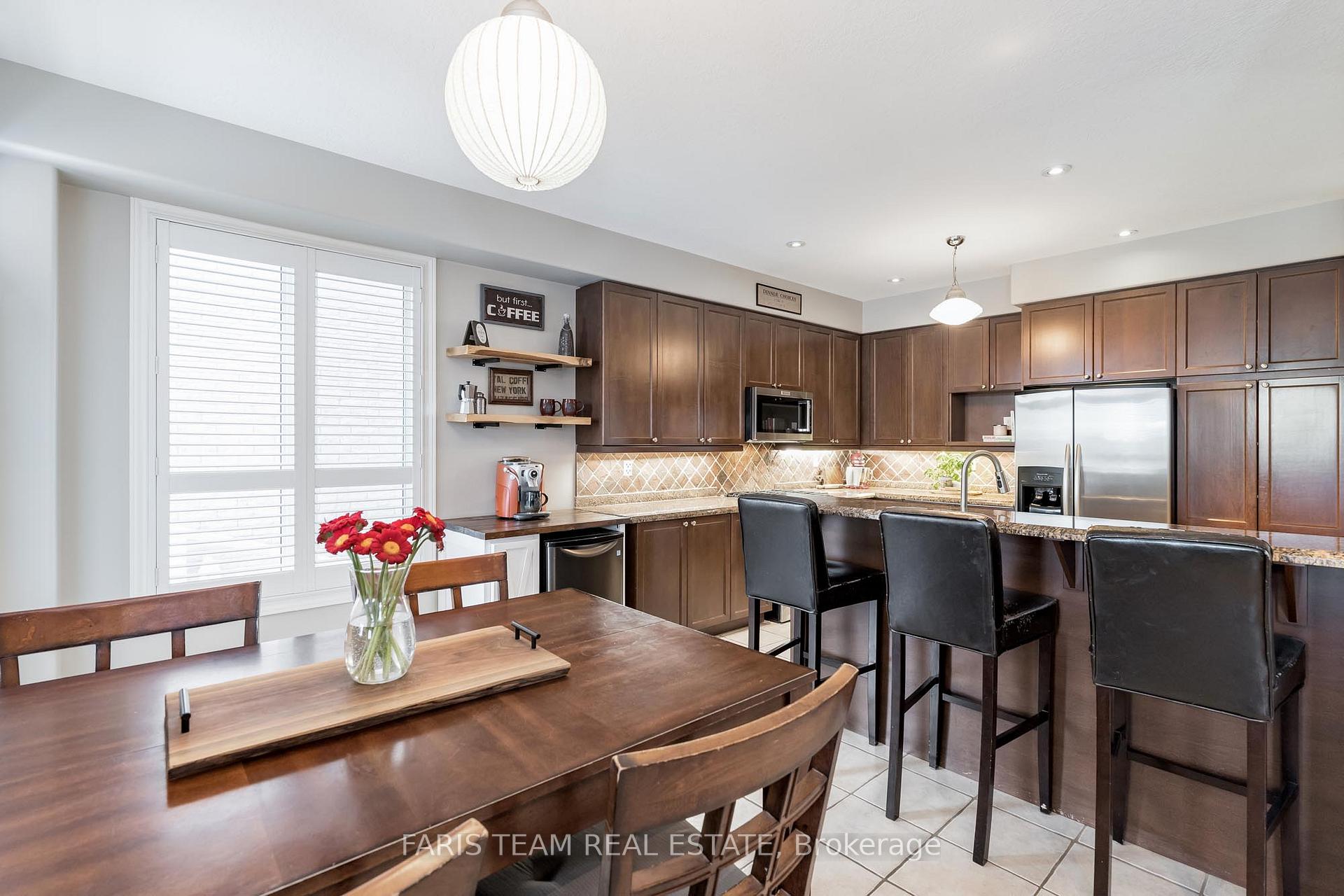 Photo 7 of 54 Parisian Crescent, Barrie, Innis-Shore — HOMEH
