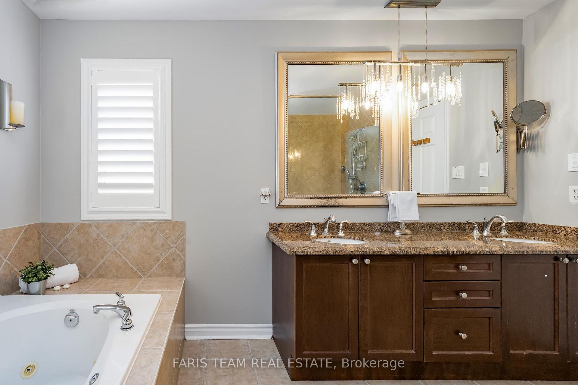 Photo 13 of 54 Parisian Crescent, Barrie, Innis-Shore — HOMEH