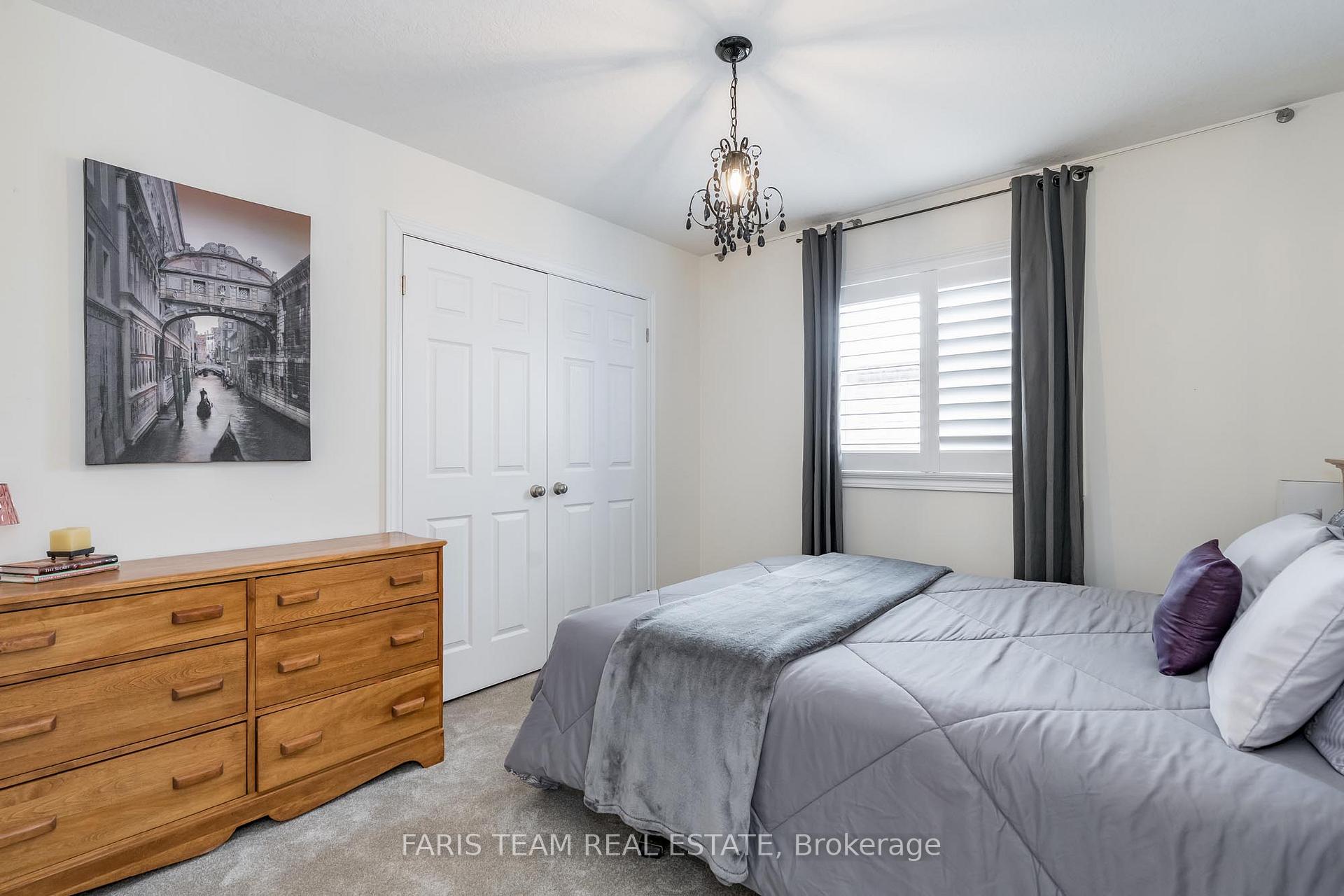 Photo 14 of 54 Parisian Crescent, Barrie, Innis-Shore — HOMEH