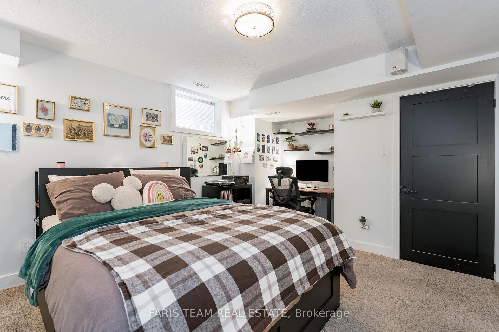 Photo 20 of 54 Parisian Crescent, Barrie, Innis-Shore — HOMEH