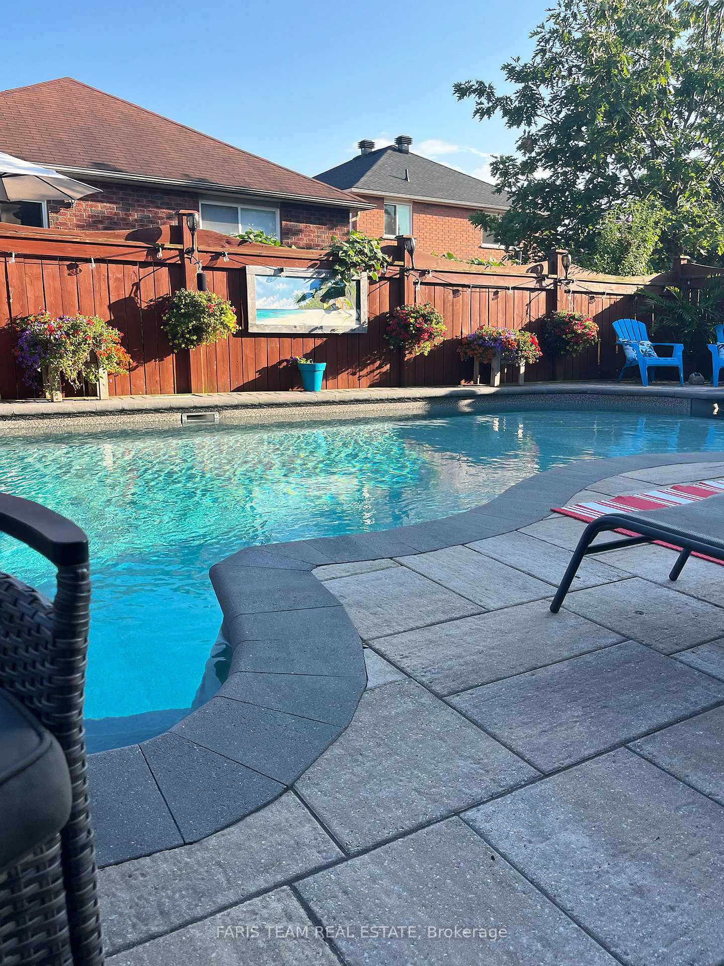 Photo 23 of 54 Parisian Crescent, Barrie, Innis-Shore — HOMEH