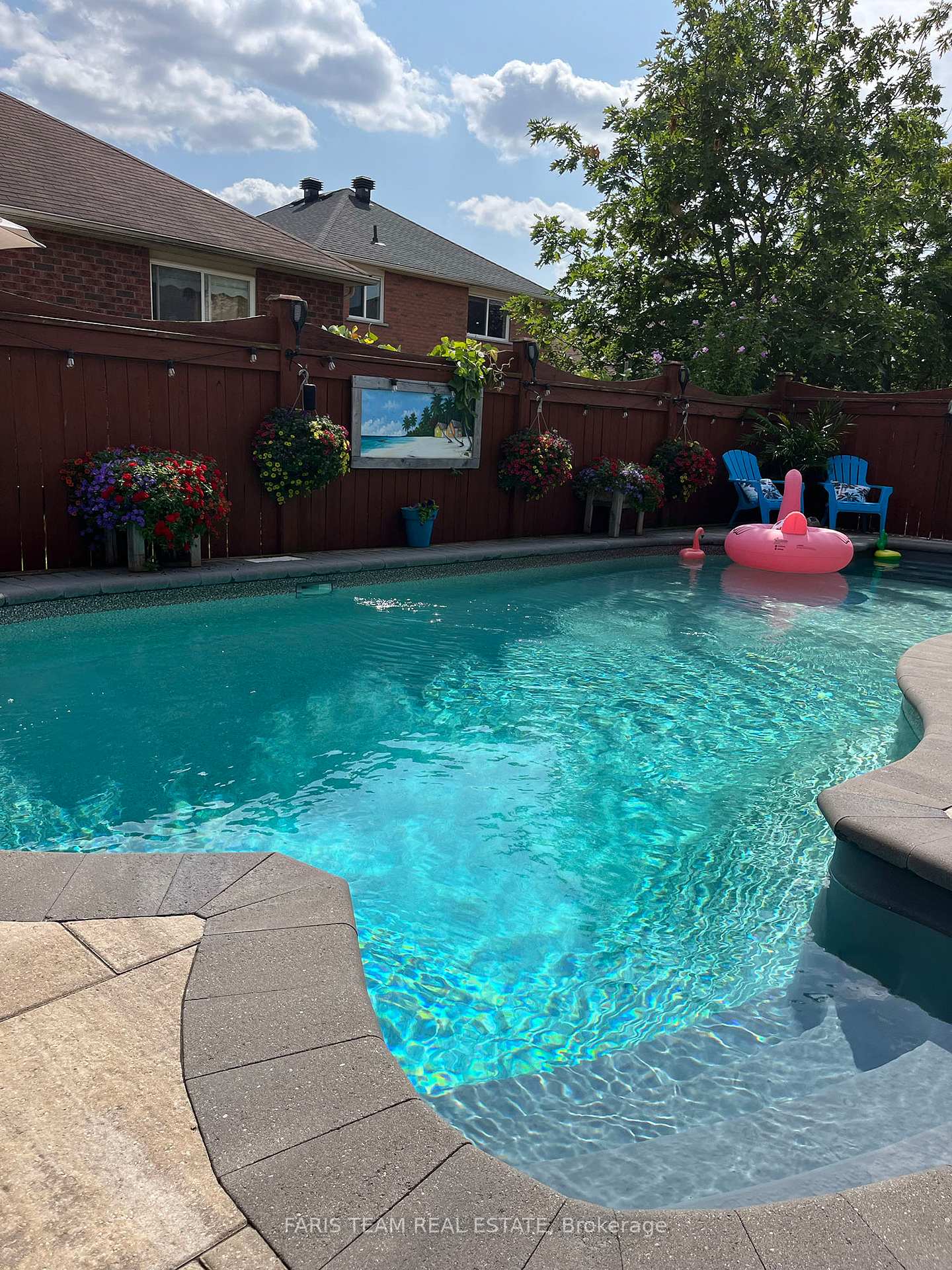 Photo 24 of 54 Parisian Crescent, Barrie, Innis-Shore — HOMEH