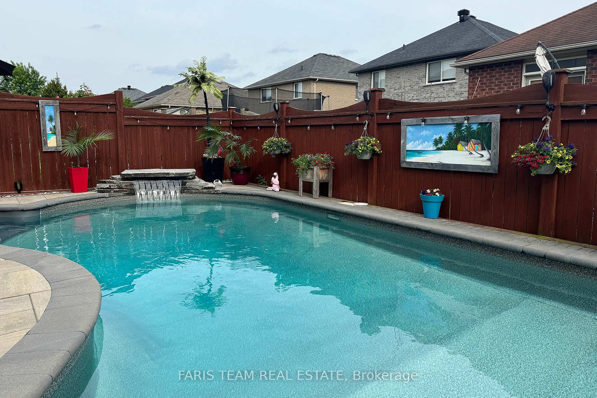 Photo 25 of 54 Parisian Crescent, Barrie, Innis-Shore — HOMEH