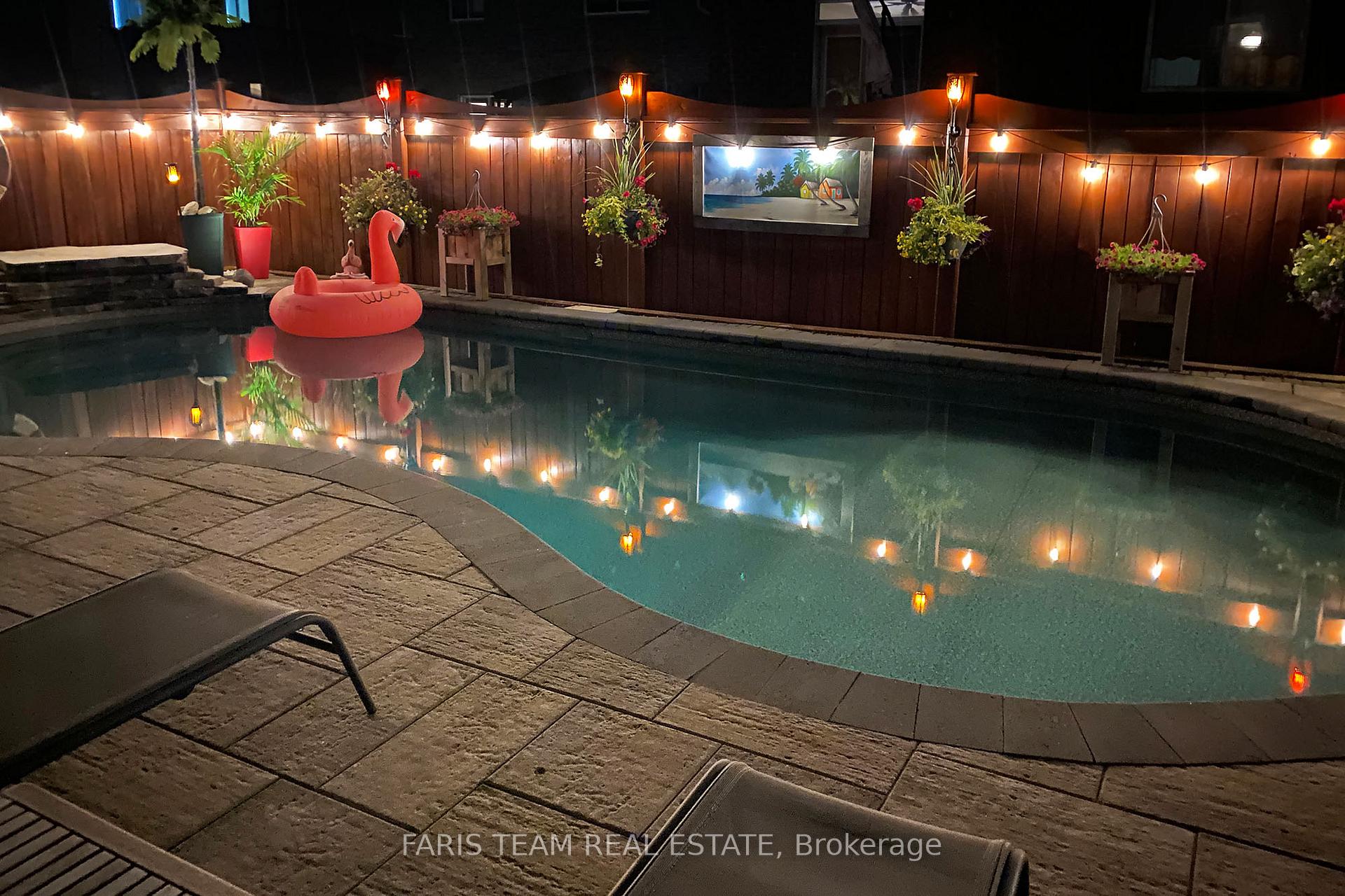 Photo 26 of 54 Parisian Crescent, Barrie, Innis-Shore — HOMEH