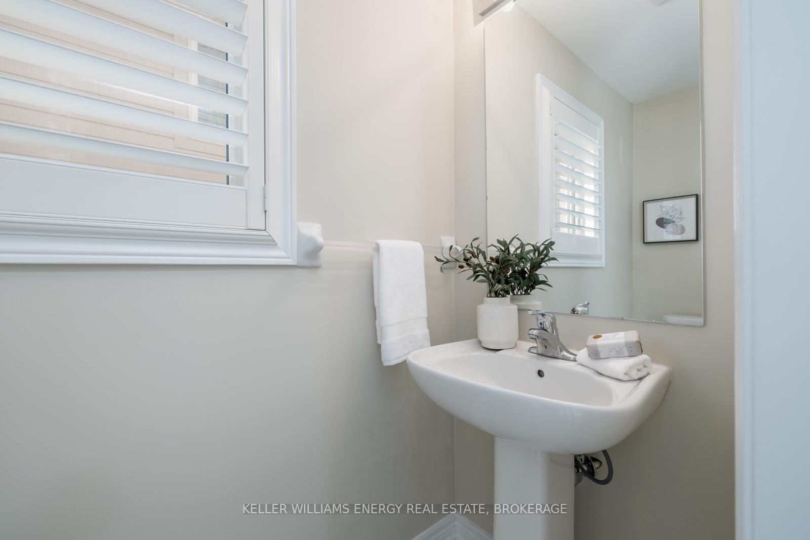 Photo 11 of 290 Kenneth Cole Drive, Clarington, Bowmanville — HOMEH