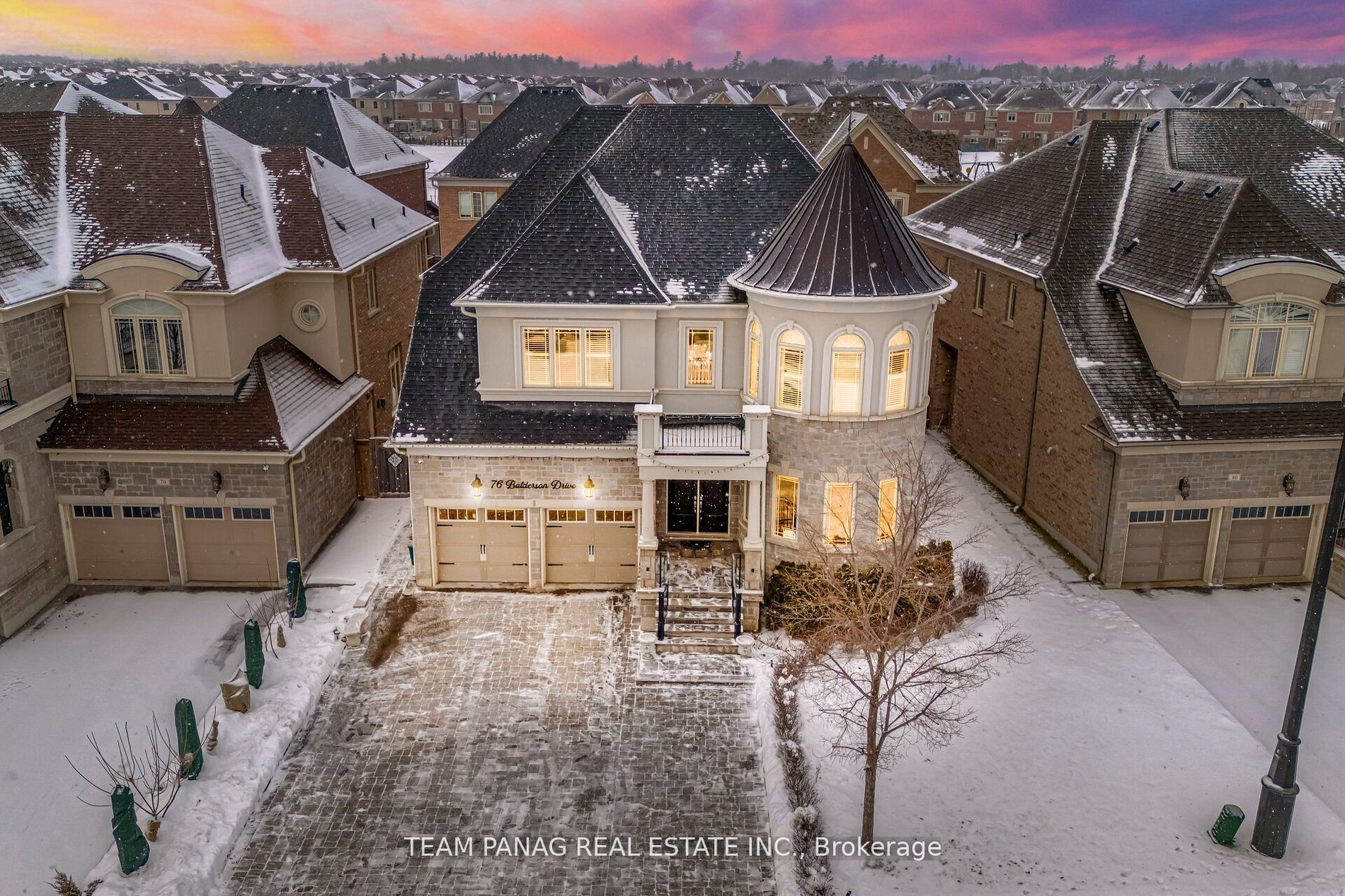 Photo 2 of 76 Balderson Drive, Vaughan, Kleinburg — HOMEH