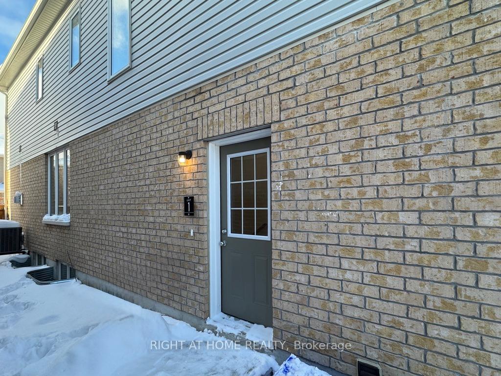 Photo 1 of Unit 1, 27 Ludlow Drive, Barrie, Rural Barrie Southeast — HOMEH