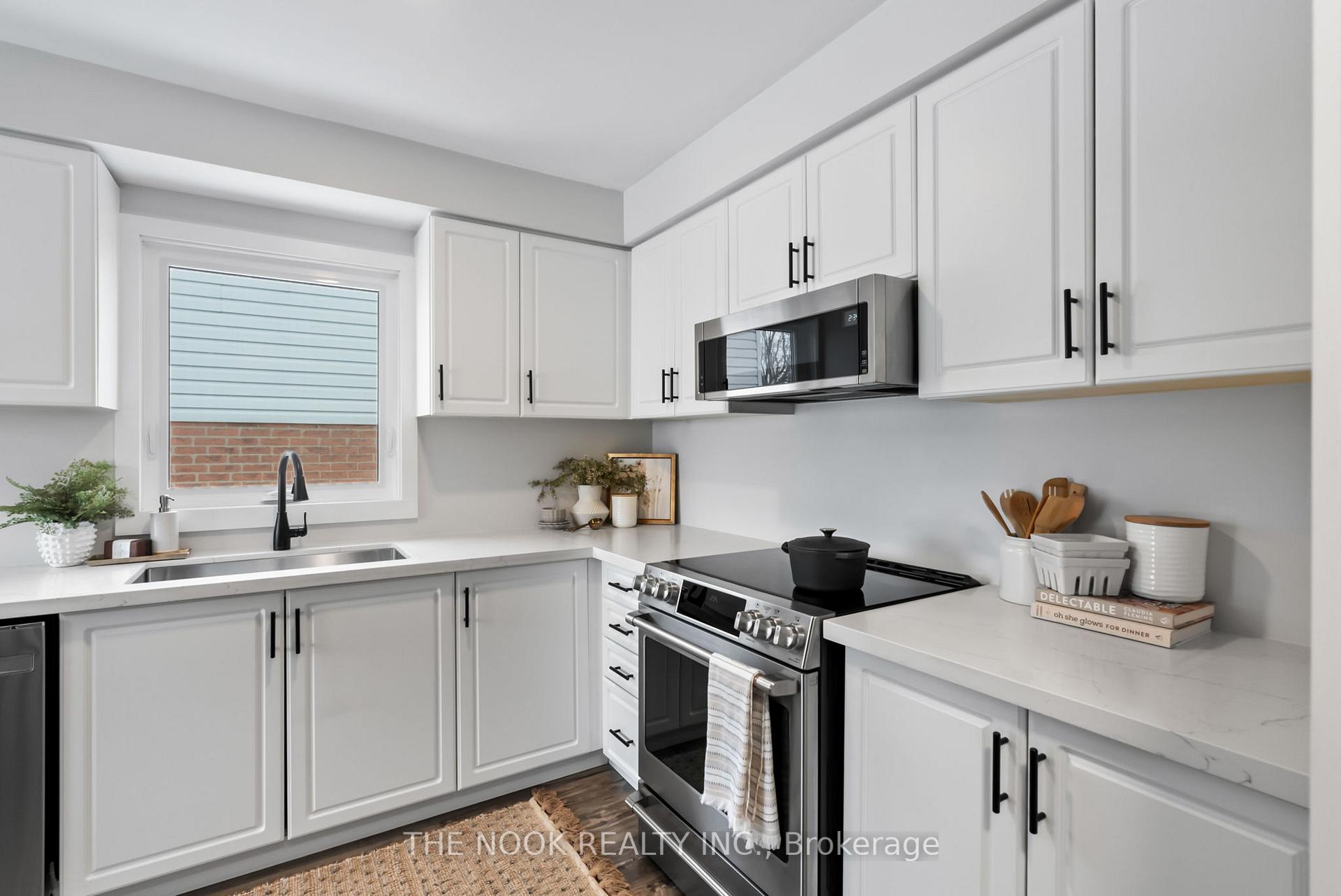 Photo 4 of 172 Trudeau Drive, Clarington, Bowmanville — HOMEH