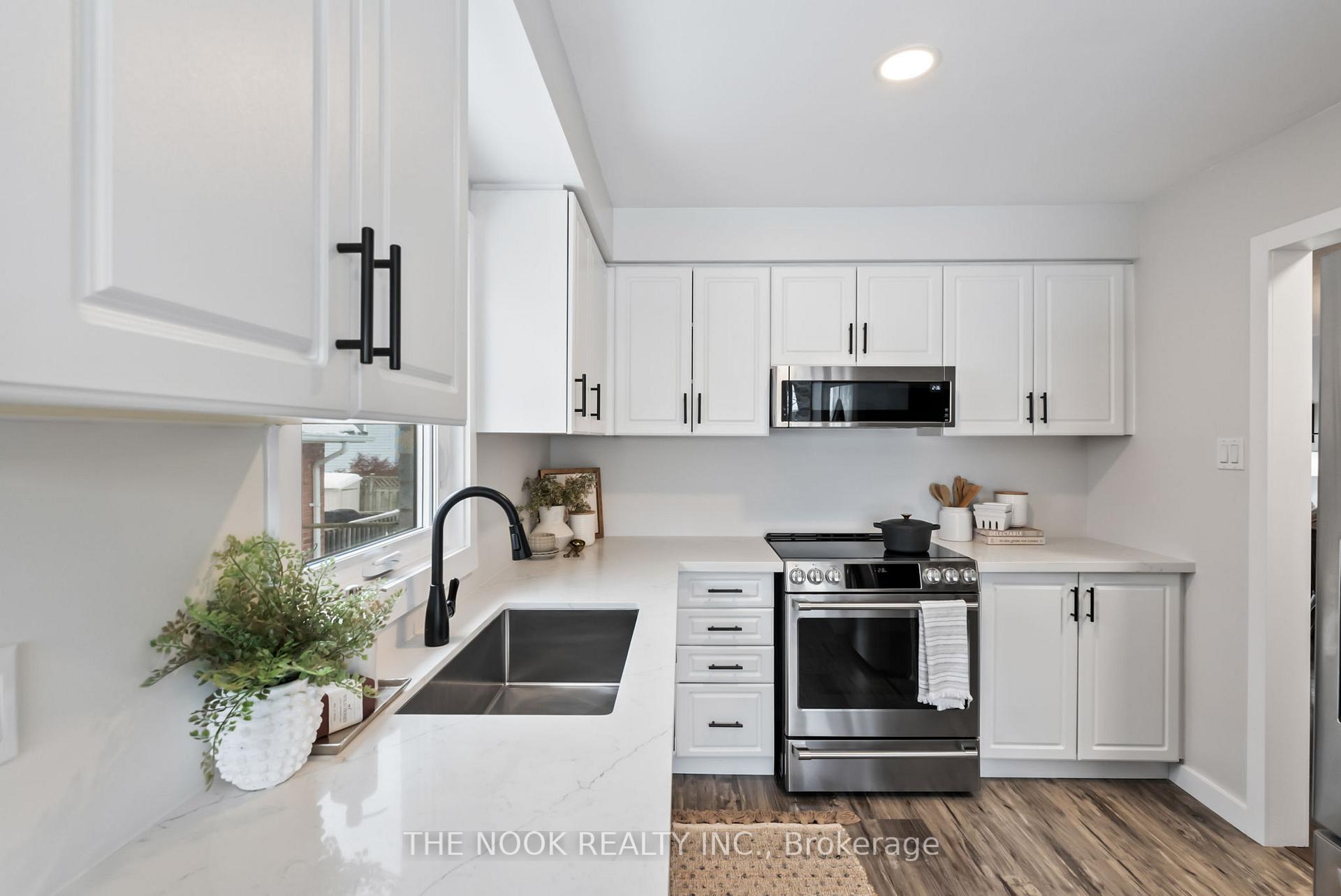 Photo 5 of 172 Trudeau Drive, Clarington, Bowmanville — HOMEH
