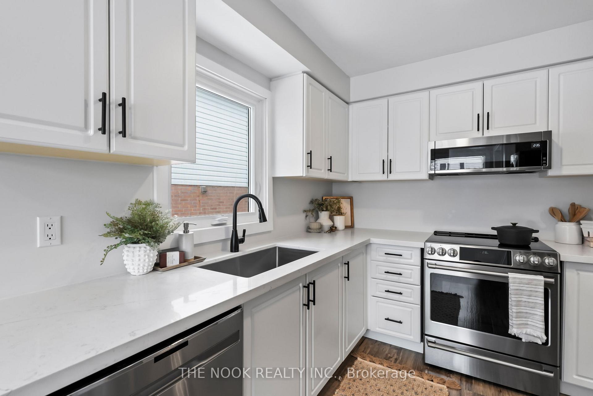 Photo 6 of 172 Trudeau Drive, Clarington, Bowmanville — HOMEH