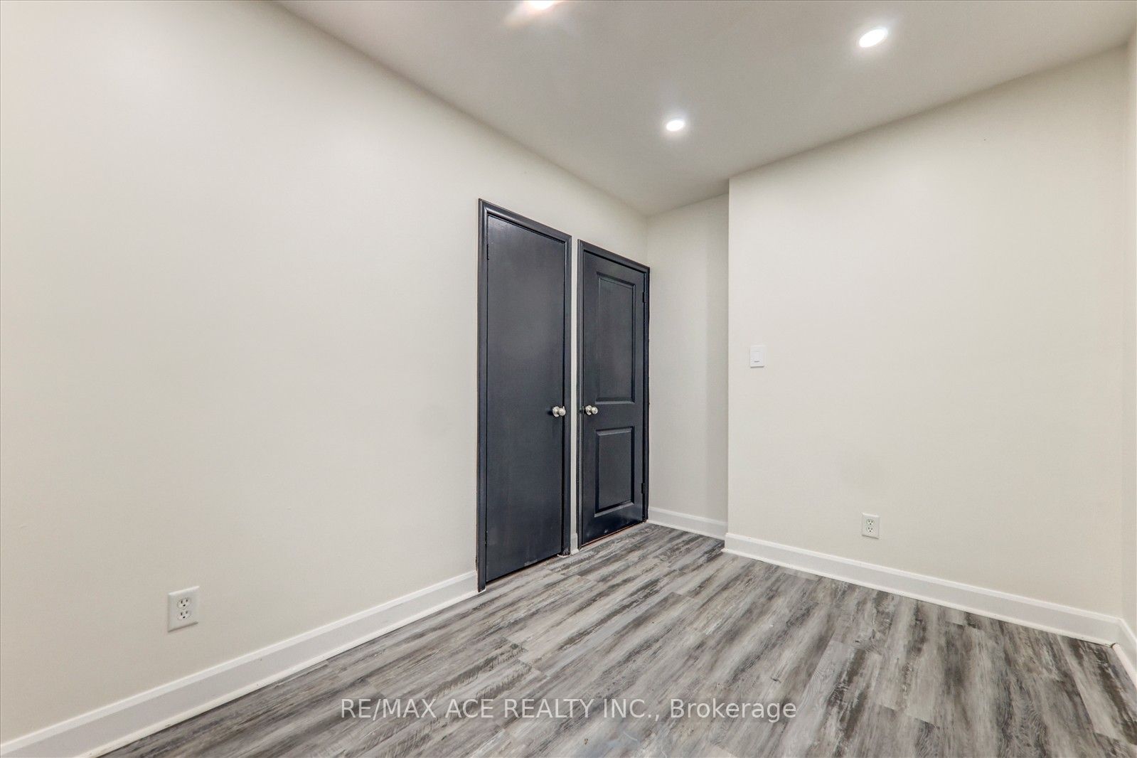 Photo 58 of 81 Grassmere Avenue, Oshawa, Lakeview — HOMEH