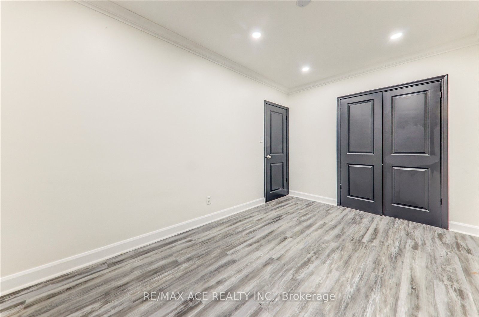 Photo 56 of 81 Grassmere Avenue, Oshawa, Lakeview — HOMEH