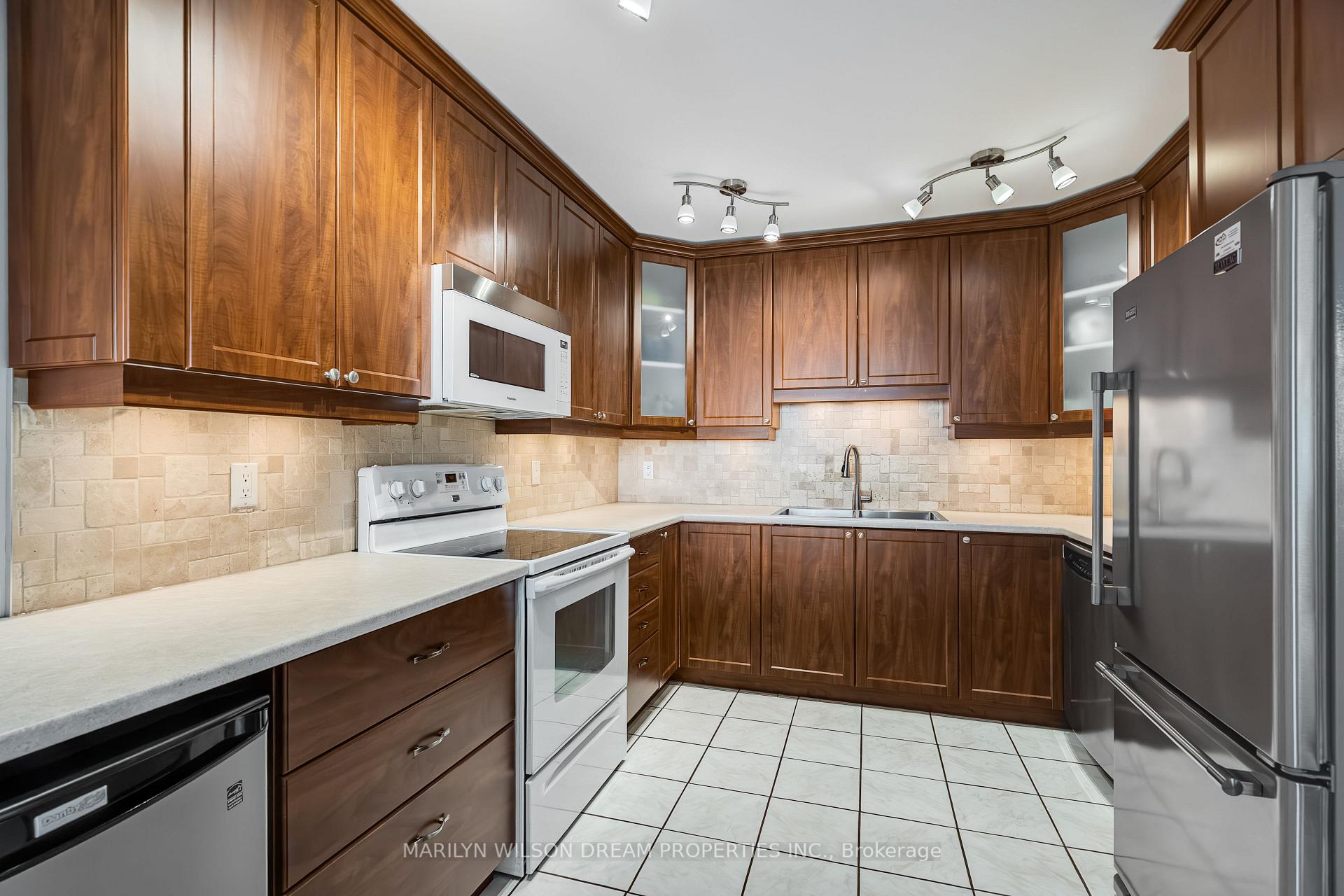 Photo 10 of 118 Halley Street, Ottawa, Barrhaven - Heritage Park — HOMEH