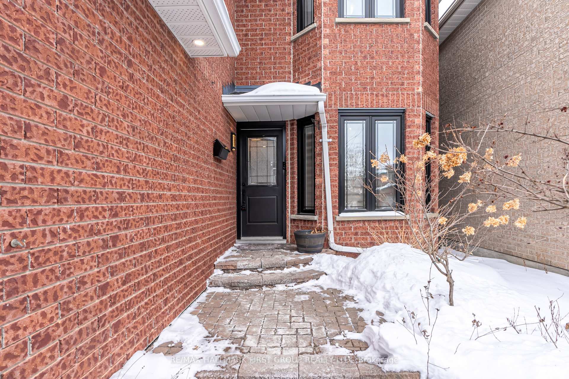Photo 3 of 63 Fieldcrest Avenue, Clarington, Courtice — HOMEH