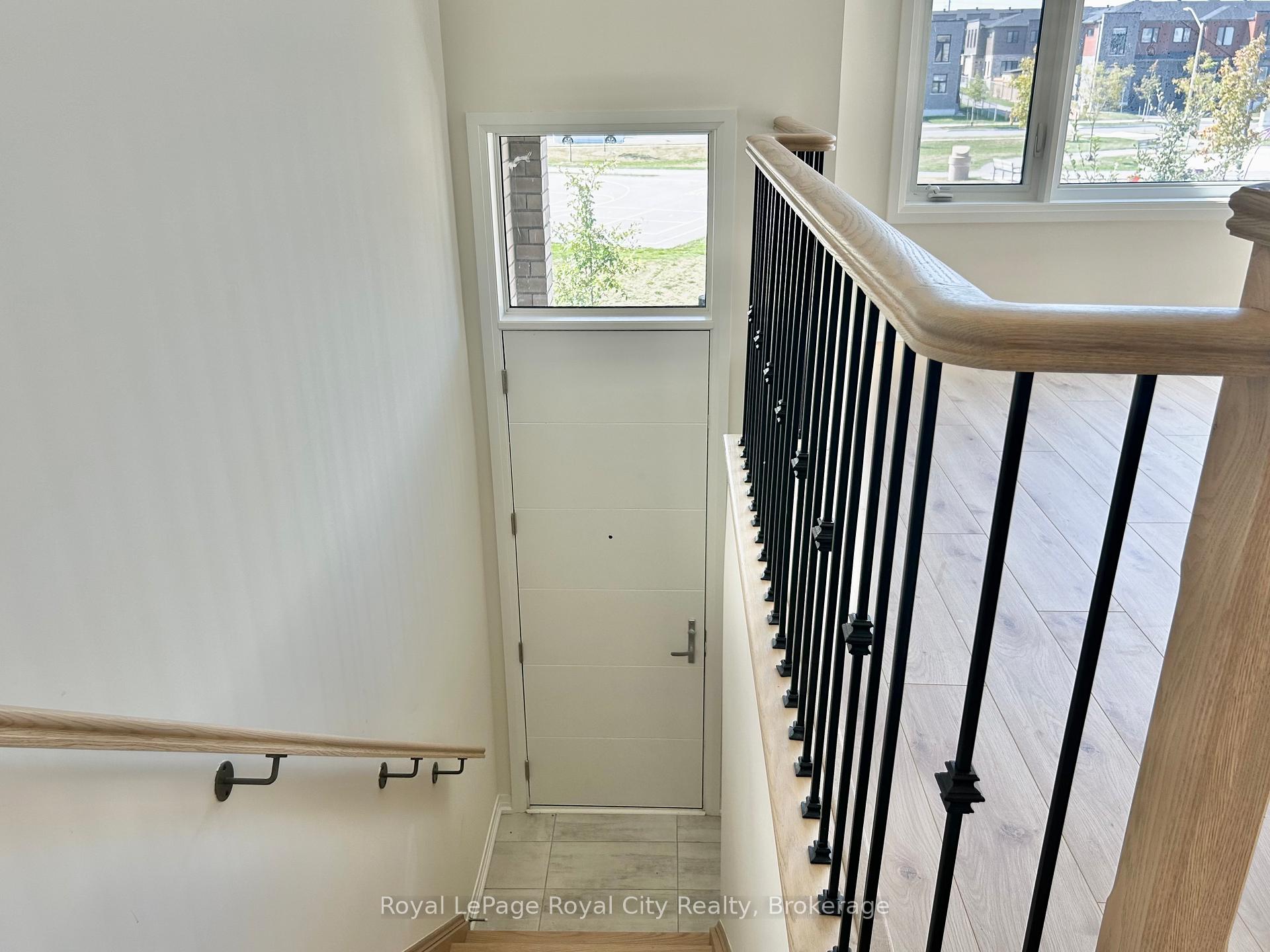 Photo 3 of 11 Cherry Hill Lane, Barrie, Painswick South — HOMEH