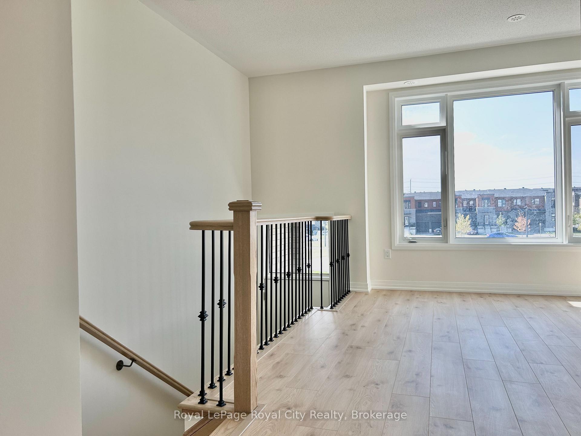 Photo 5 of 11 Cherry Hill Lane, Barrie, Painswick South — HOMEH