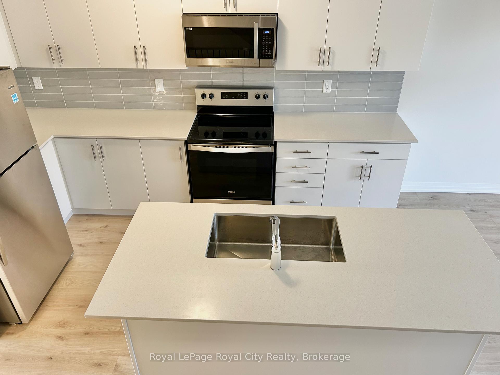 Photo 10 of 11 Cherry Hill Lane, Barrie, Painswick South — HOMEH