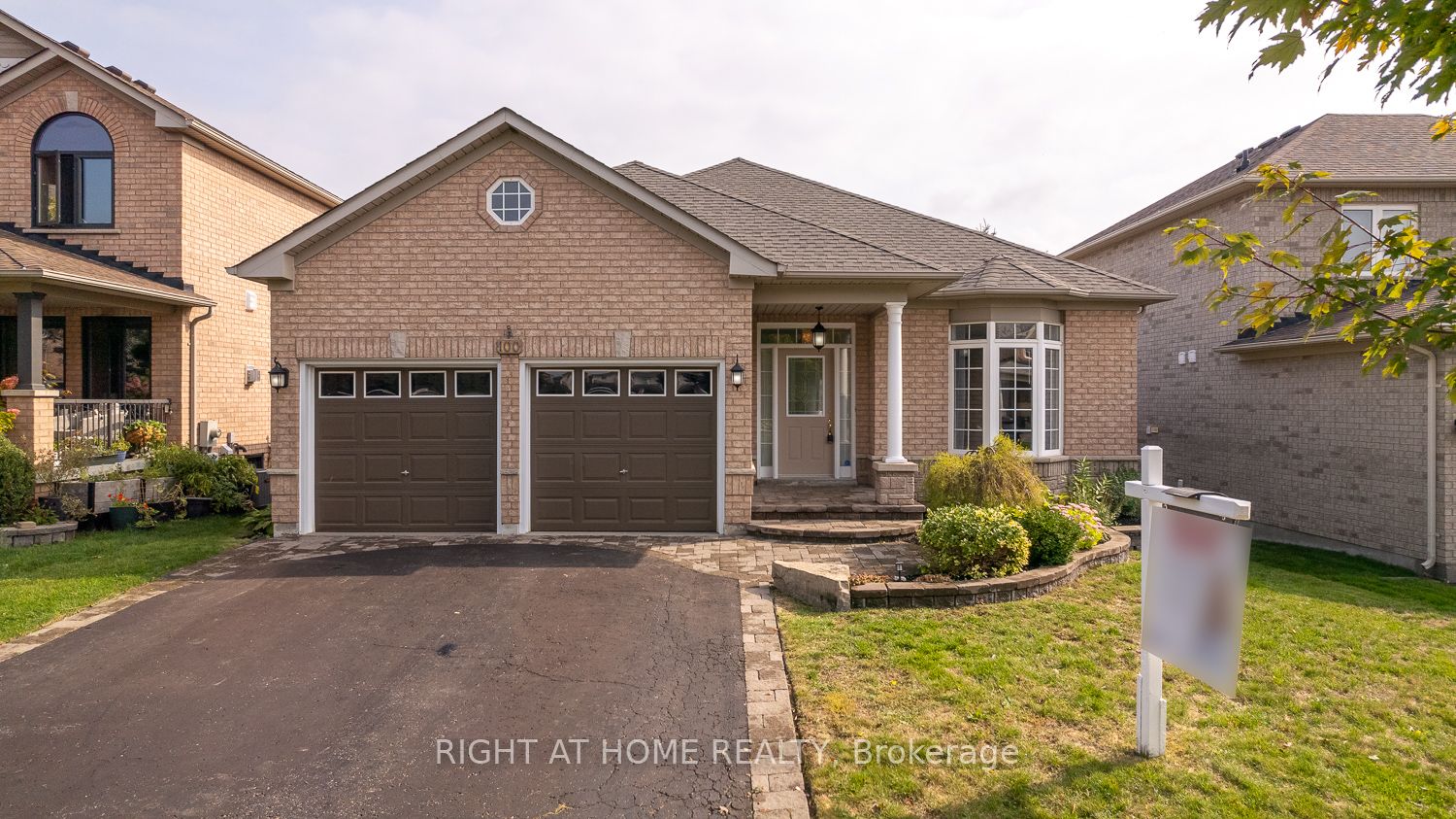 Photo 2 of 100 Earl Cuddie Boulevard, Scugog, Port Perry — HOMEH
