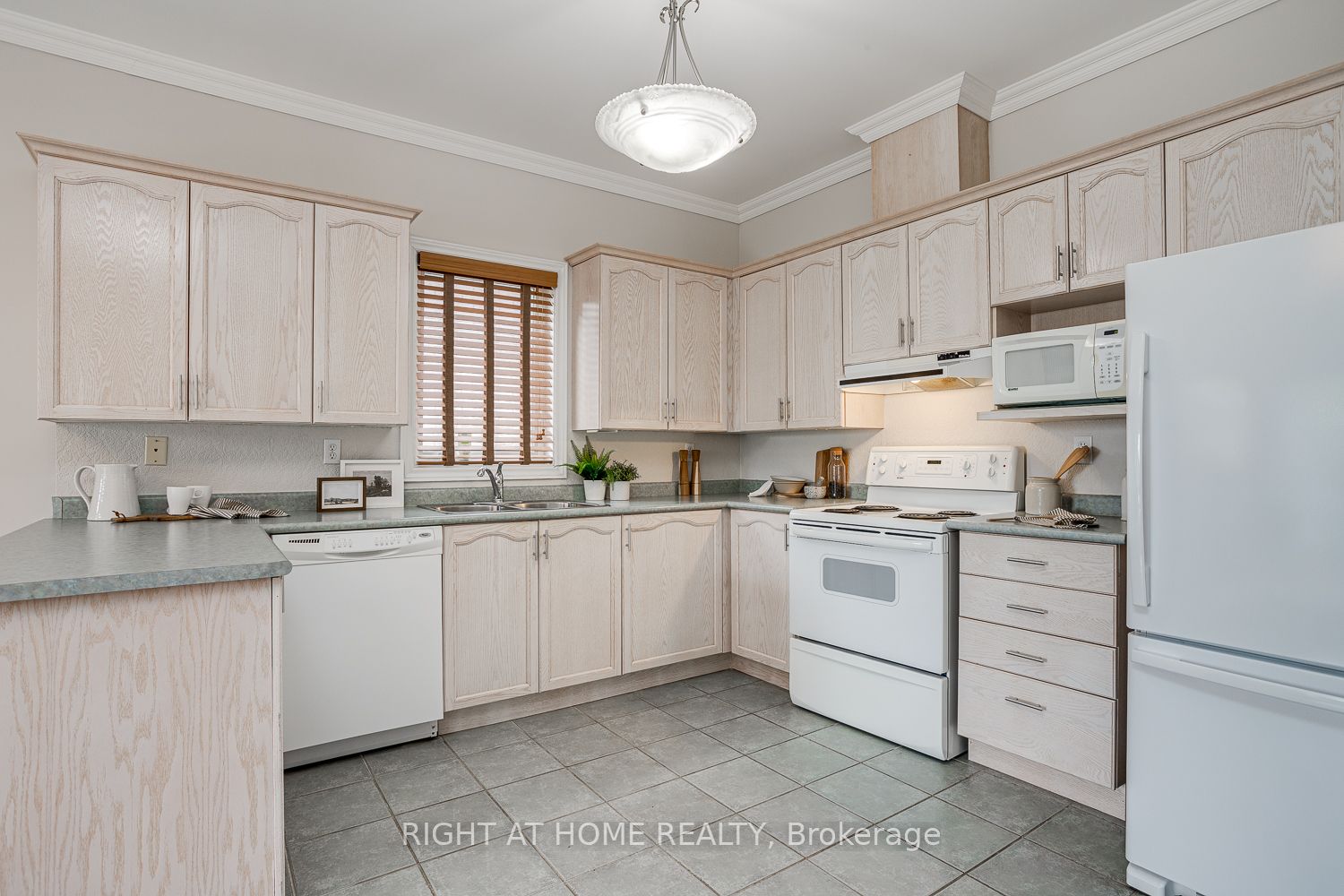 Photo 41 of 100 Earl Cuddie Boulevard, Scugog, Port Perry — HOMEH