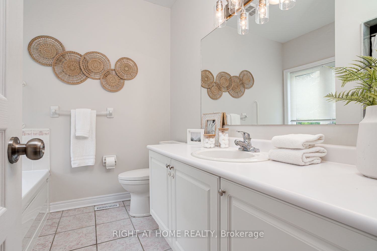 Photo 48 of 100 Earl Cuddie Boulevard, Scugog, Port Perry — HOMEH
