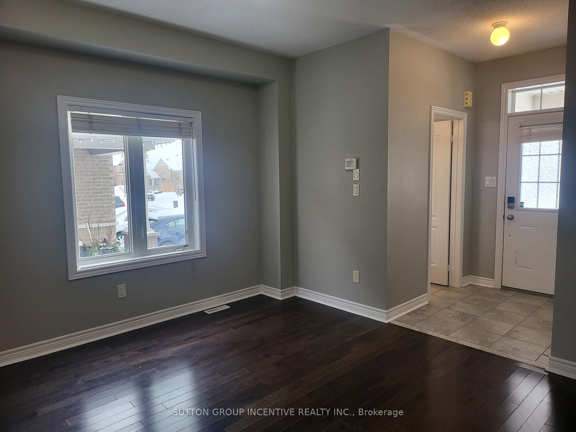 Photo 3 of 50 Forsyth Crescent, Barrie, West Bayfield — HOMEH