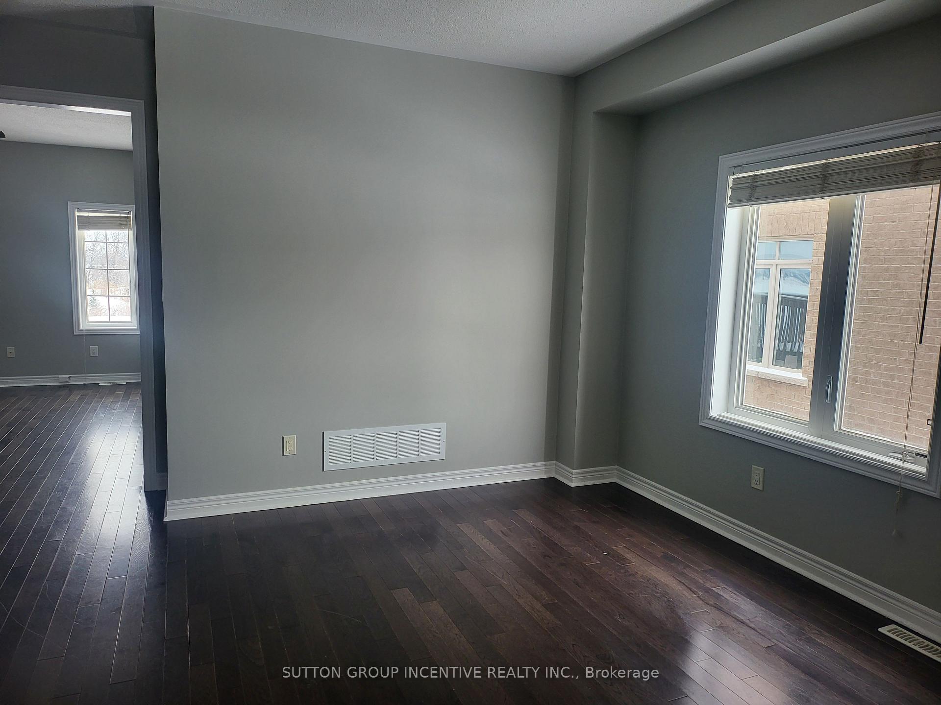 Photo 4 of 50 Forsyth Crescent, Barrie, West Bayfield — HOMEH