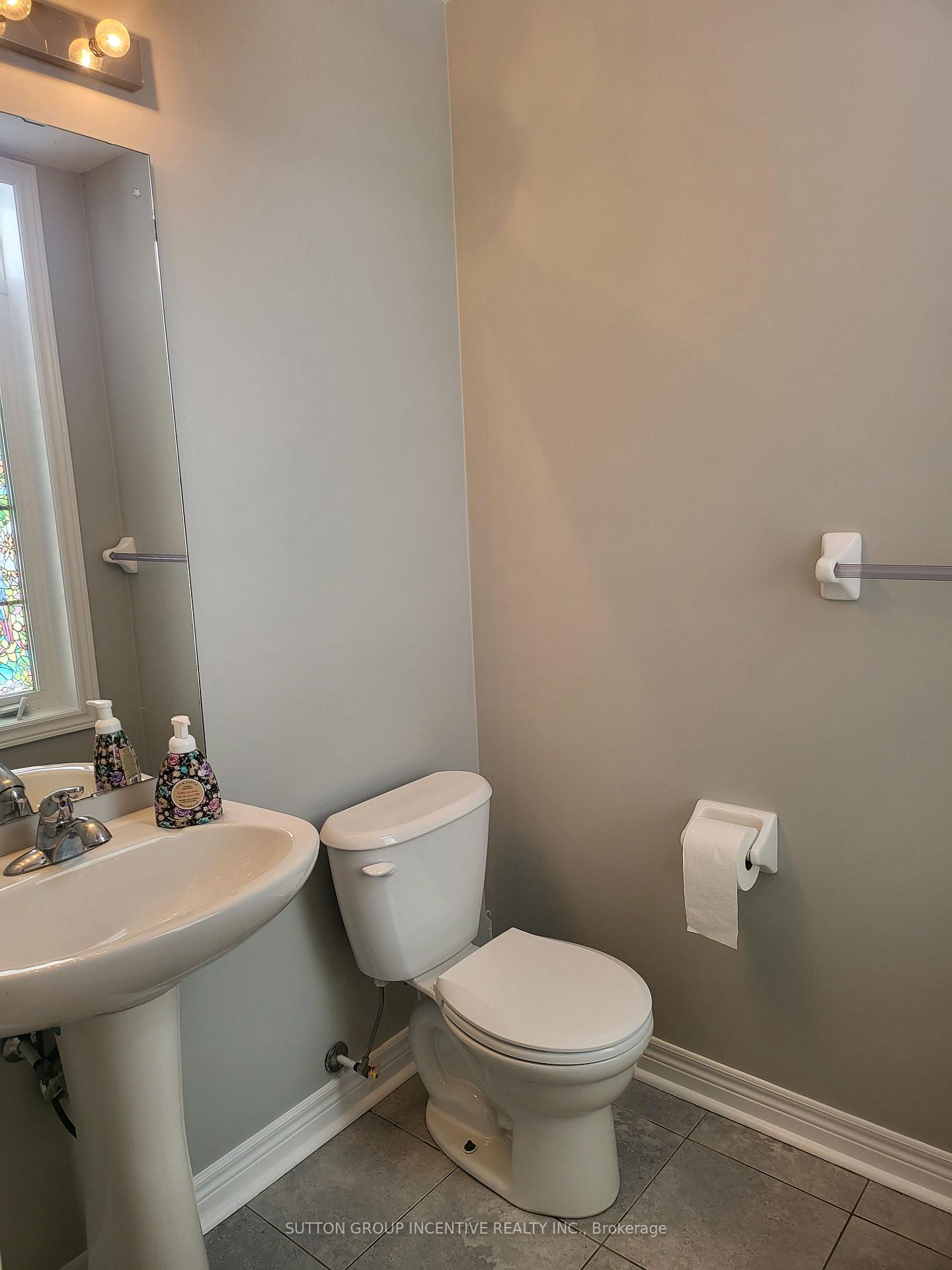Photo 10 of 50 Forsyth Crescent, Barrie, West Bayfield — HOMEH