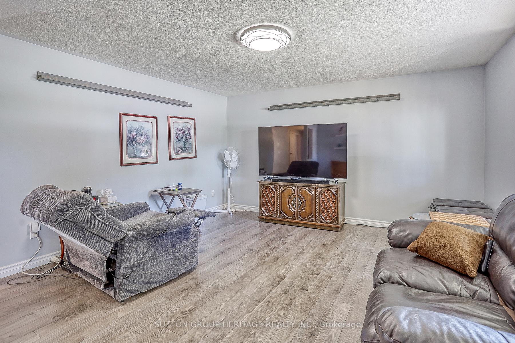 Photo 6 of 4 Wheelhouse Drive, Clarington, Bowmanville — HOMEH