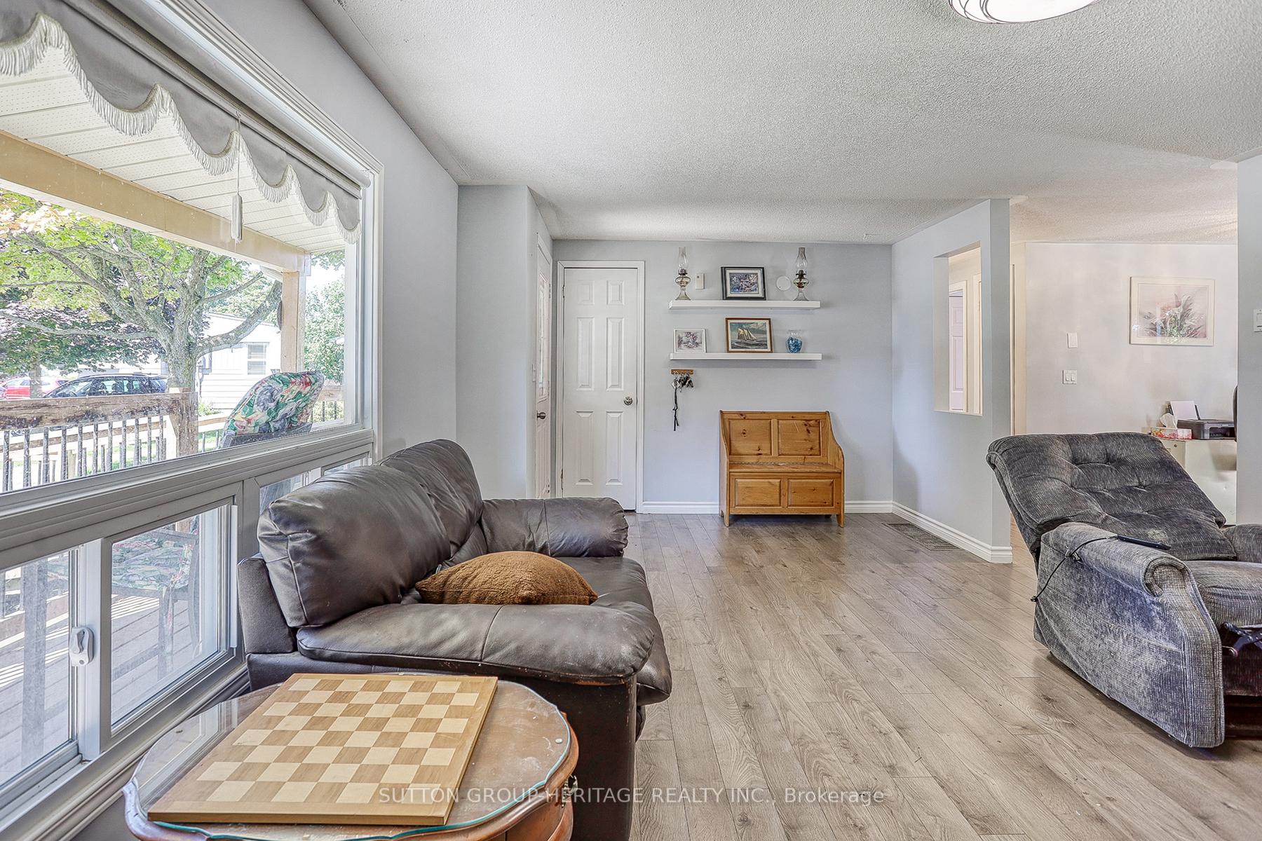 Photo 7 of 4 Wheelhouse Drive, Clarington, Bowmanville — HOMEH