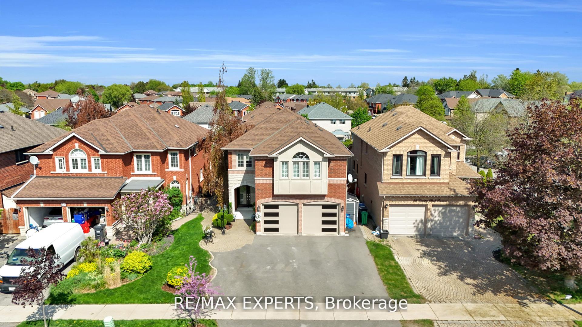 Photo 3 of 36 Country Stroll Crescent, Caledon, Bolton West — HOMEH