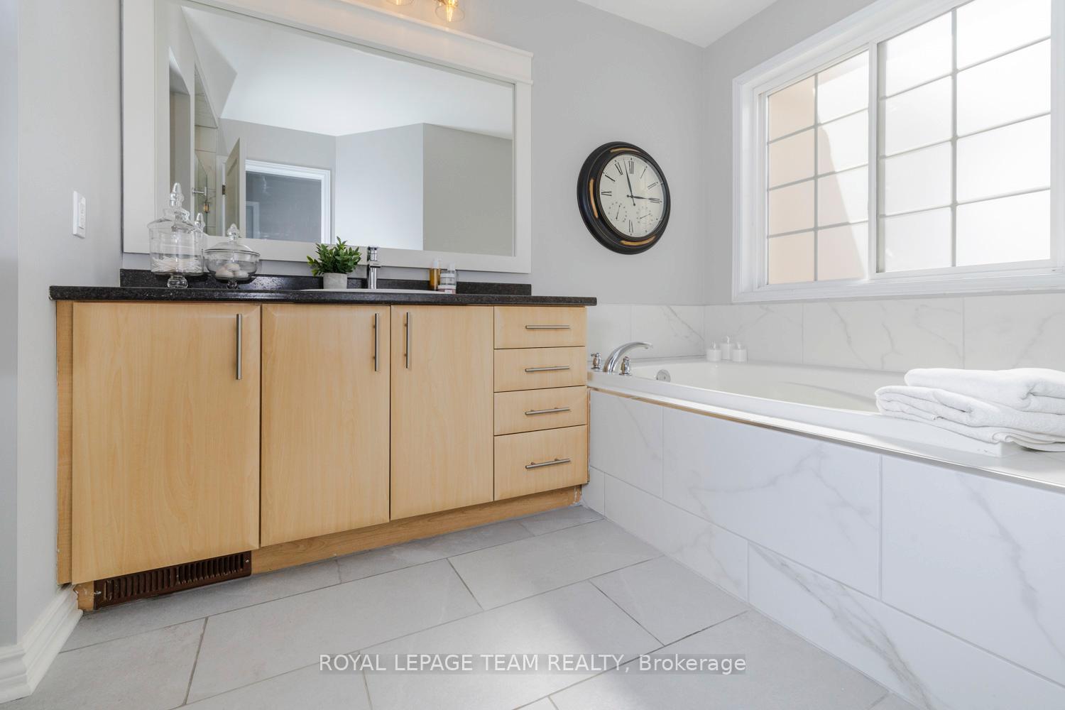 Photo 19 of 103 Cedardown Private, Ottawa, Barrhaven - Stonebridge — HOMEH