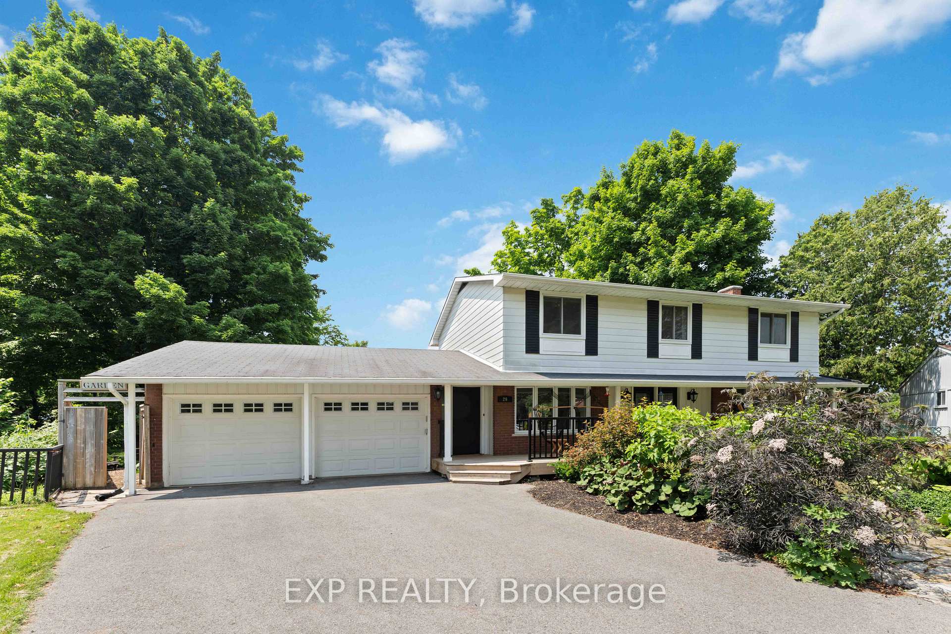 Photo 1 of 29 Roberta Crescent, Ottawa, Barrhaven - Pheasant Run — HOMEH