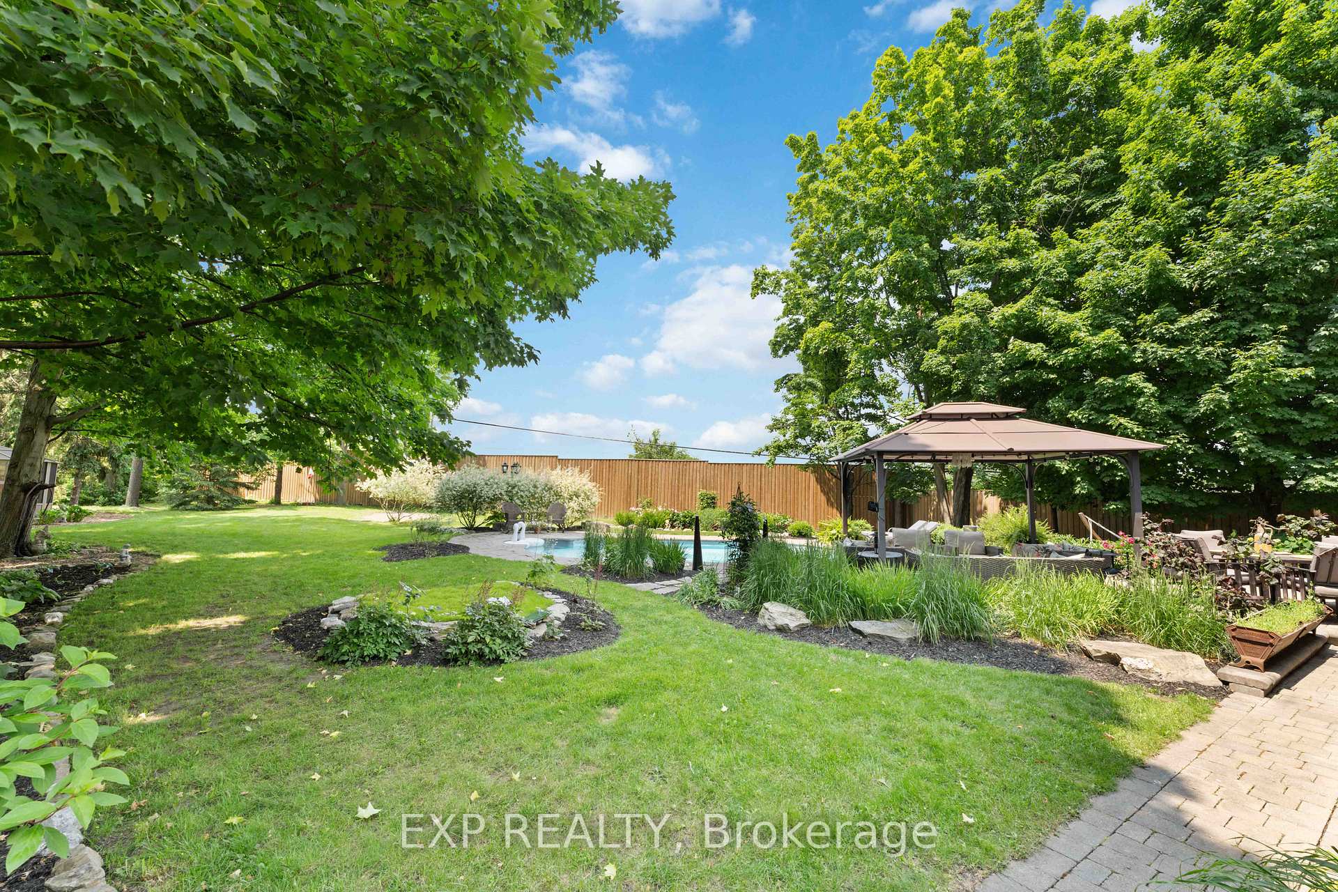 Photo 3 of 29 Roberta Crescent, Ottawa, Barrhaven - Pheasant Run — HOMEH