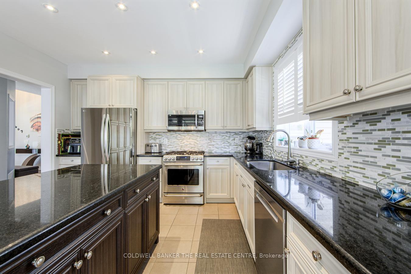 Photo 21 of 32 Royal Park Boulevard S, Barrie, Bayshore — HOMEH