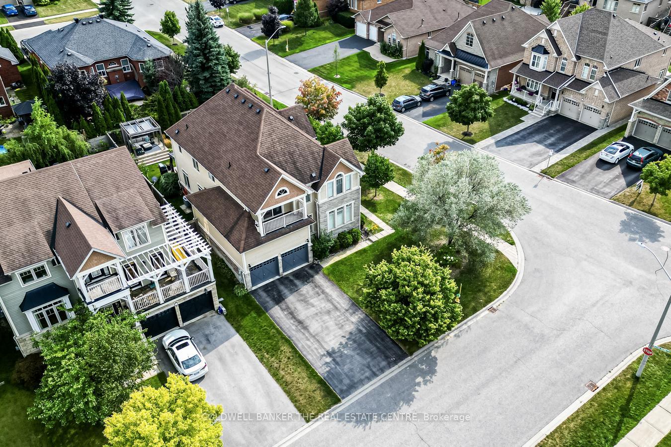 Photo 49 of 32 Royal Park Boulevard S, Barrie, Bayshore — HOMEH