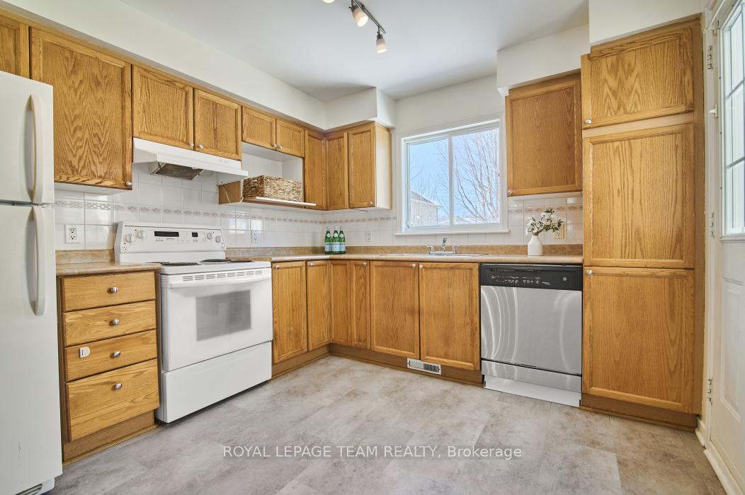 Photo 9 of 8 Calaveras Avenue, Ottawa, Barrhaven - Longfields — HOMEH