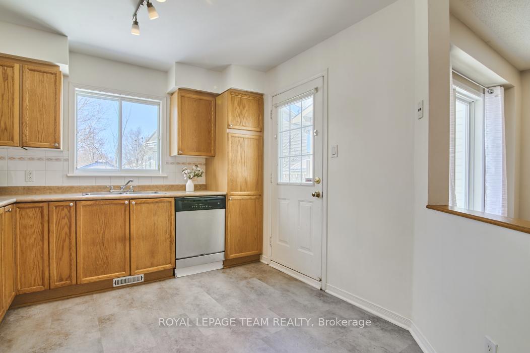 Photo 10 of 8 Calaveras Avenue, Ottawa, Barrhaven - Longfields — HOMEH