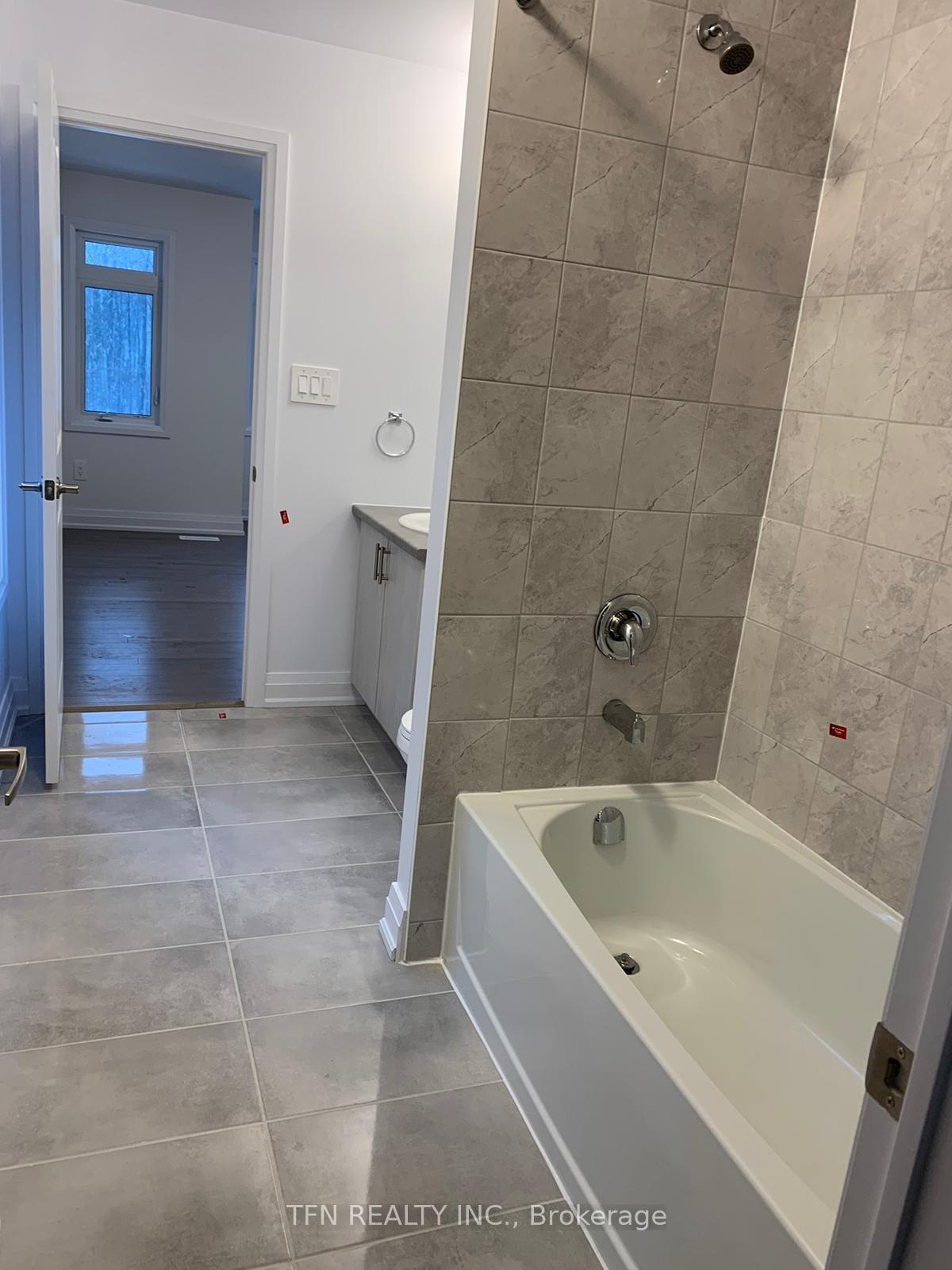 Photo 19 of 118 Mabern Street, Barrie, Rural Barrie Southwest — HOMEH