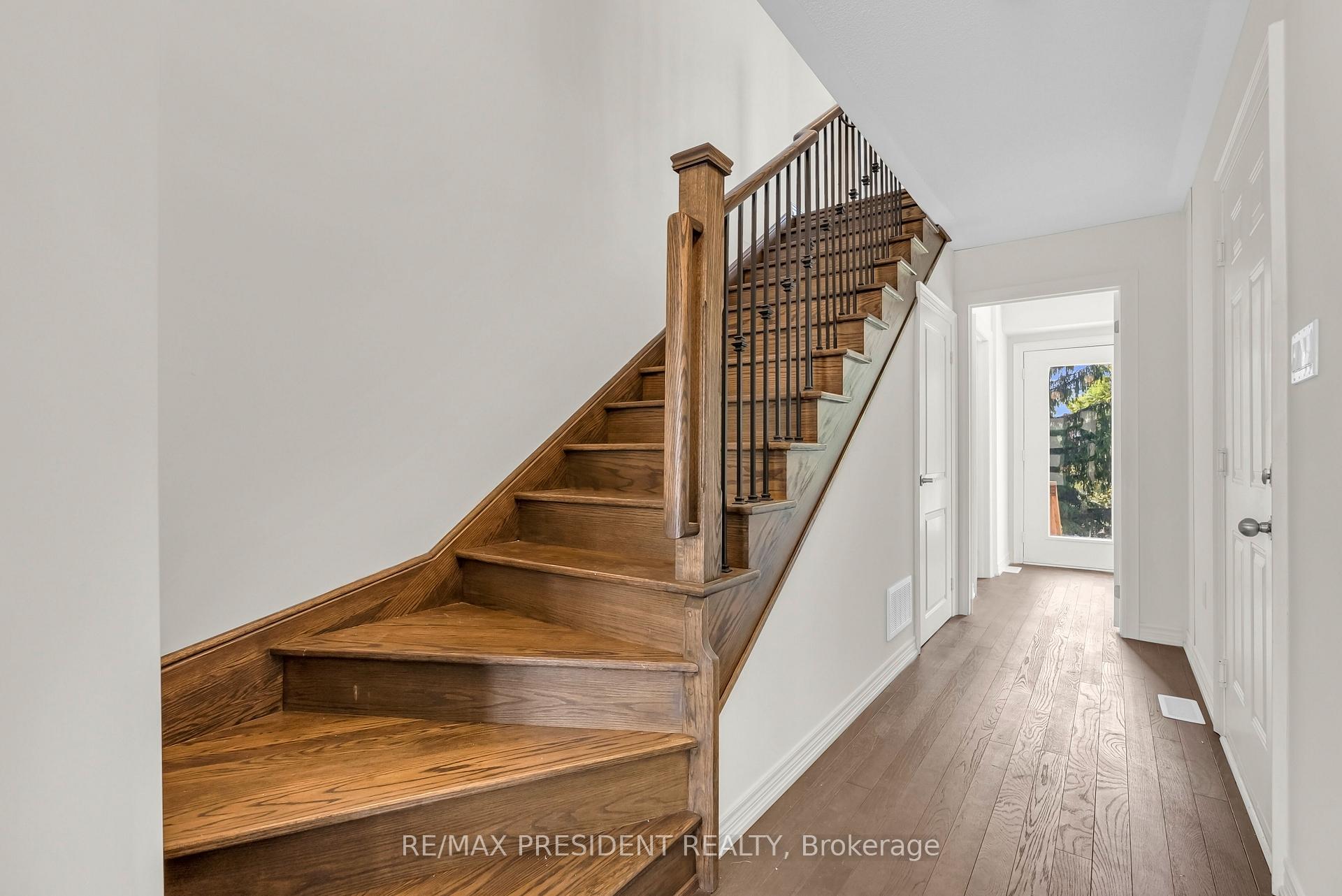 Photo 6 of 34 Queenpost Drive E, Brampton, Credit Valley — HOMEH