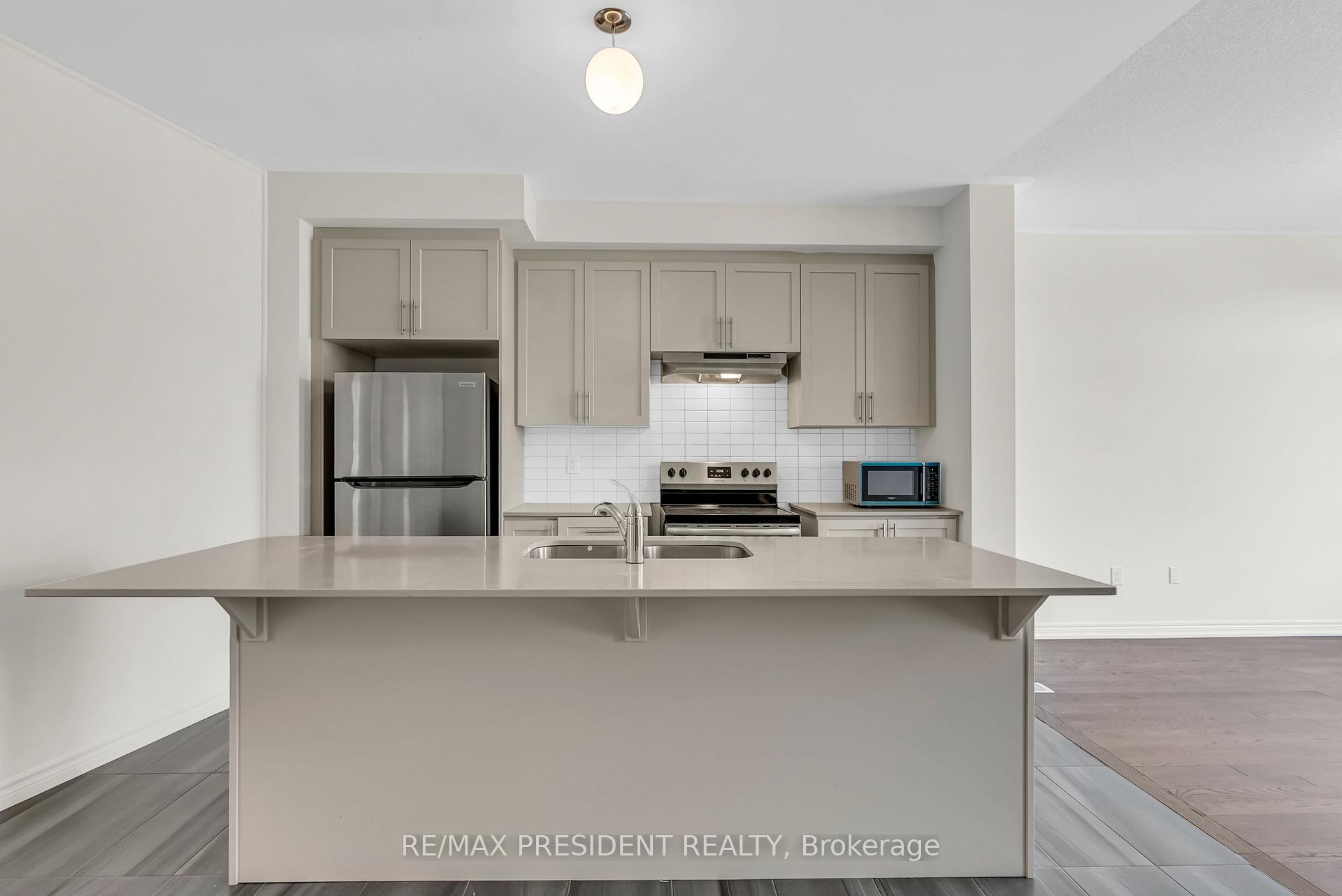 Photo 21 of 34 Queenpost Drive E, Brampton, Credit Valley — HOMEH