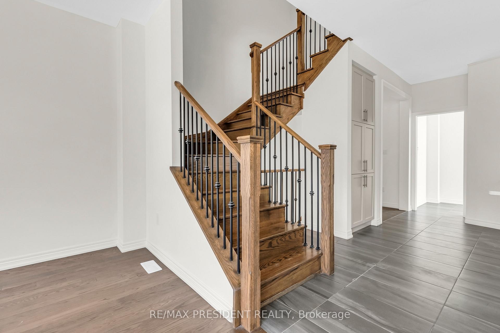 Photo 18 of 34 Queenpost Drive E, Brampton, Credit Valley — HOMEH