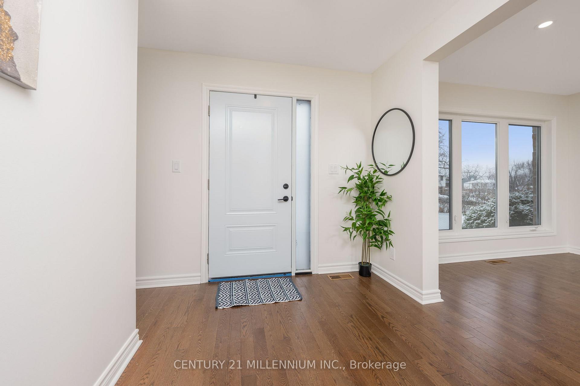 Photo 3 of 25 Davenport Crescent, Brampton, Southgate — HOMEH